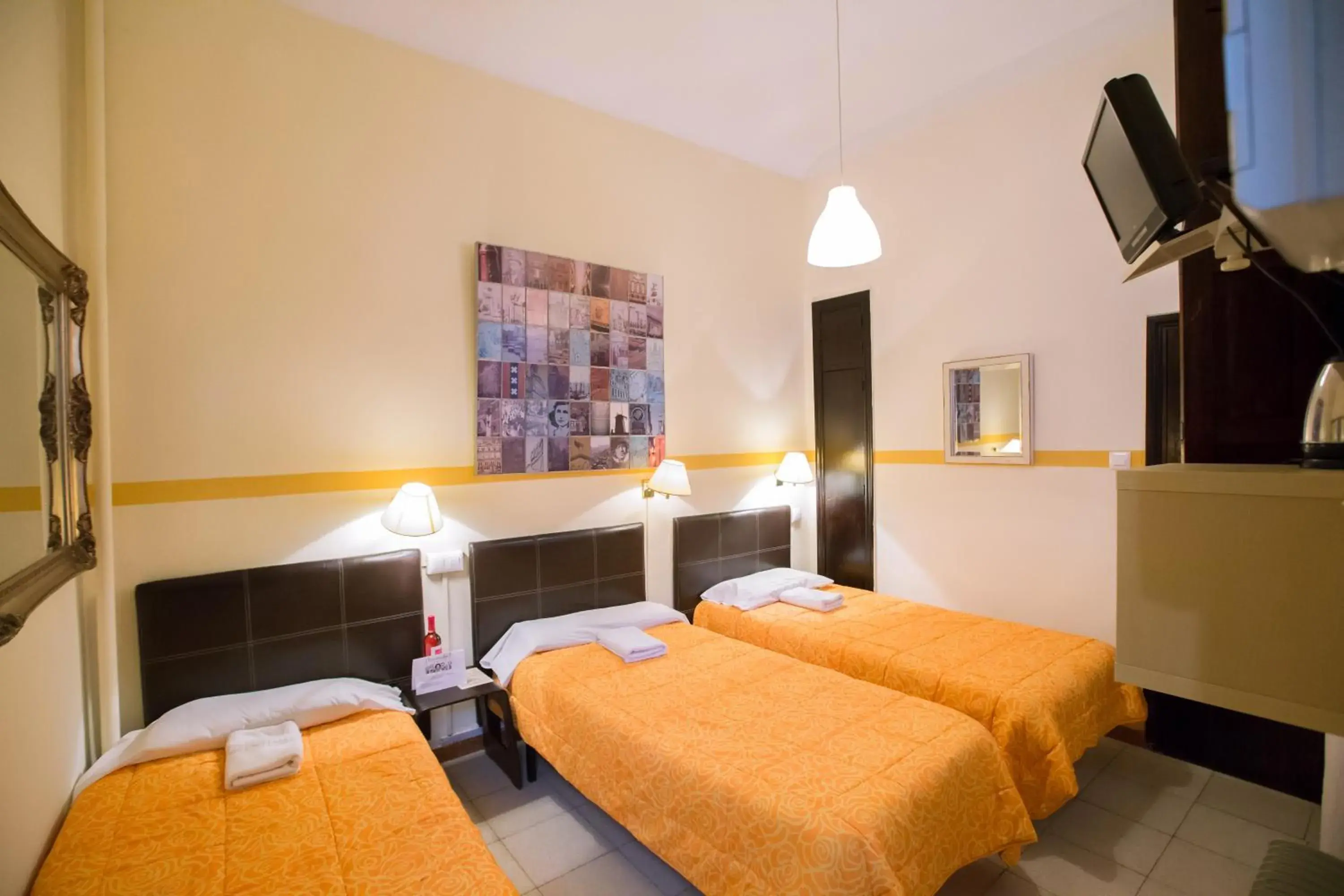 Double Room with Extra Bed (3 Adults) with Shared Bathroom in Nuevo Suizo Double Room with Extra Bed (3 Adults) with Shared Bathroom in Nuevo Suizo