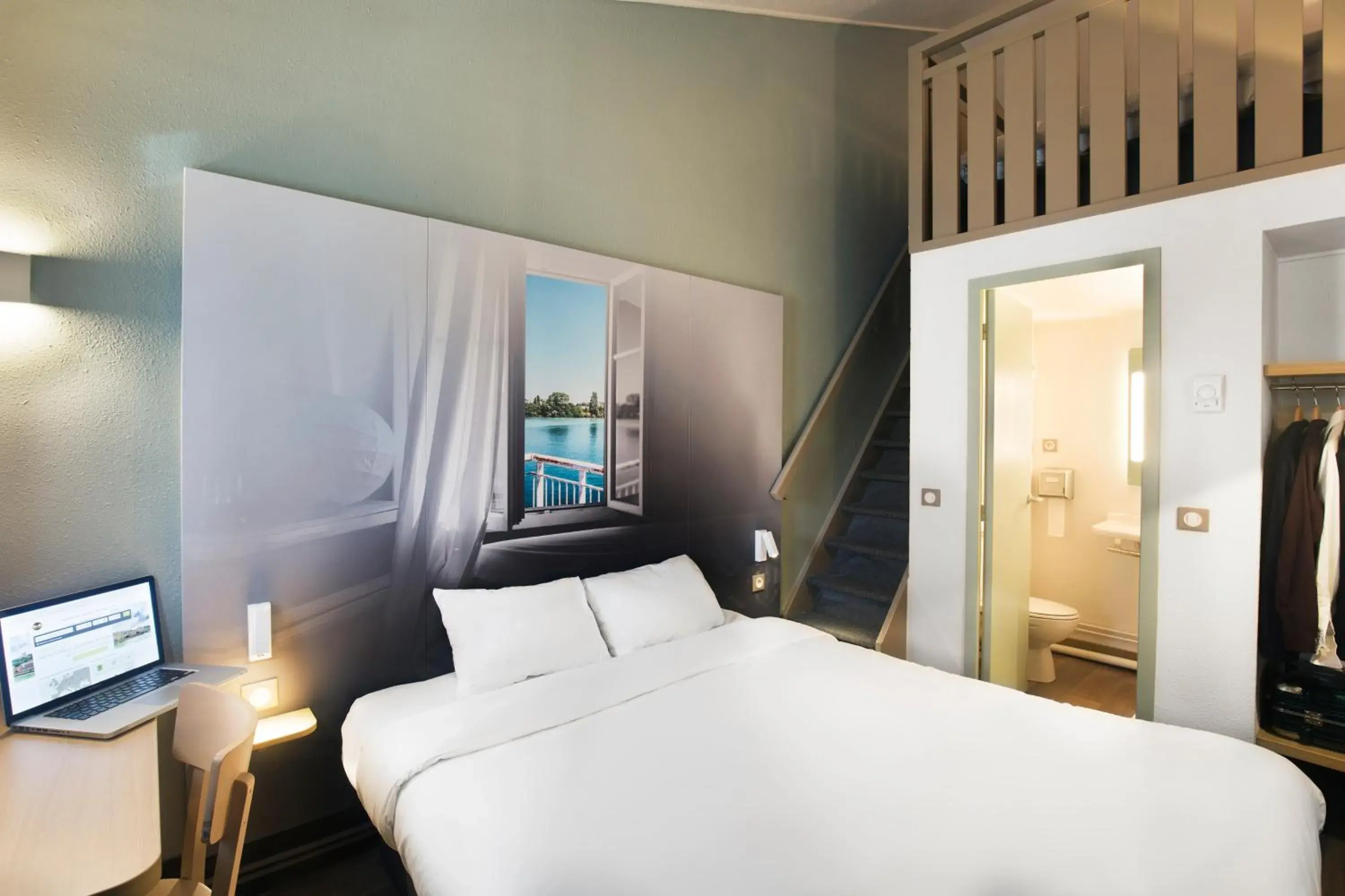 Quadruple Room in B&B HOTEL Lyon St Priest Quadruple Room in B&B HOTEL Lyon St Priest