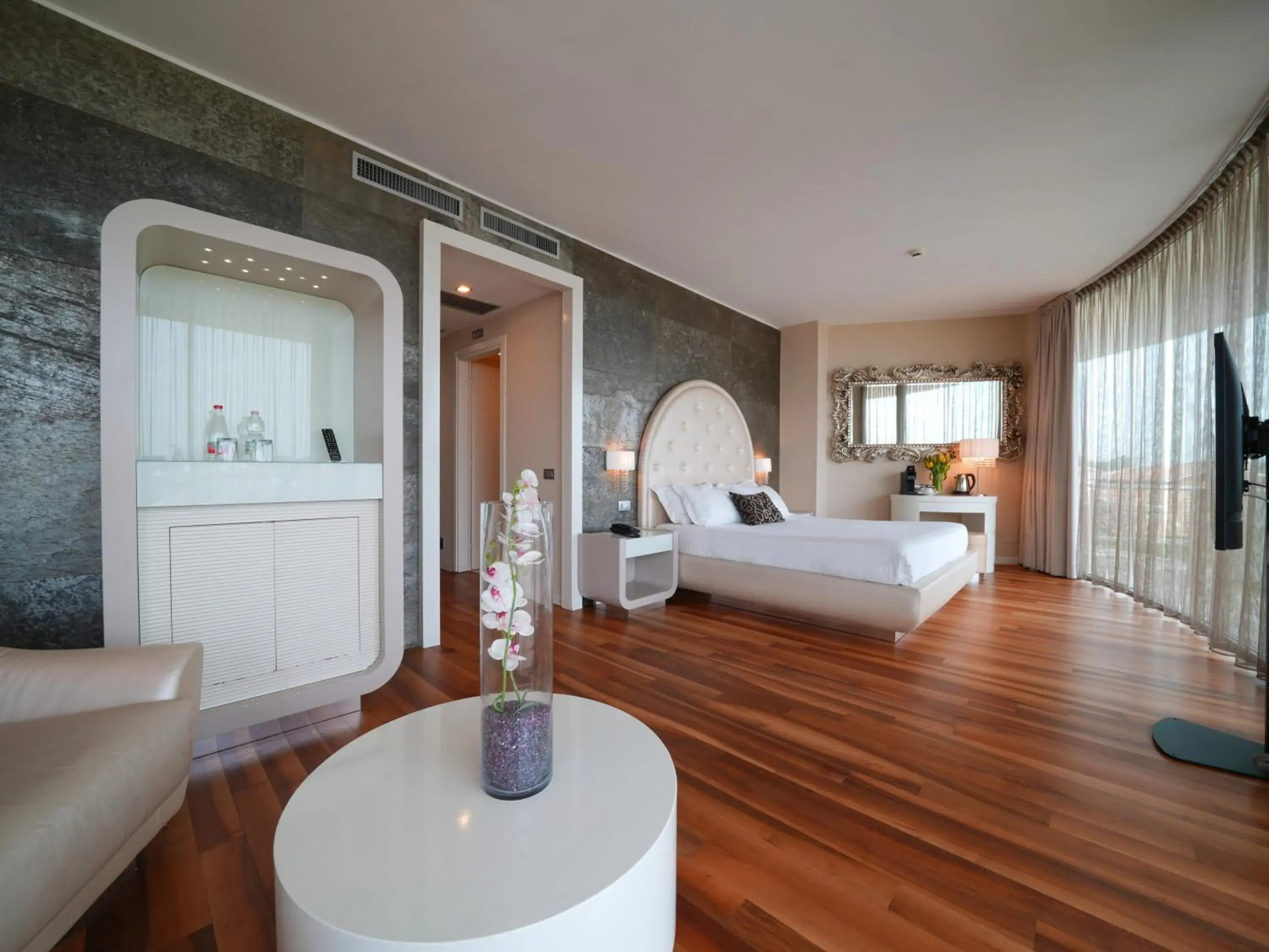 Junior Suite in Pisa Tower Plaza Junior Suite in Pisa Tower Plaza