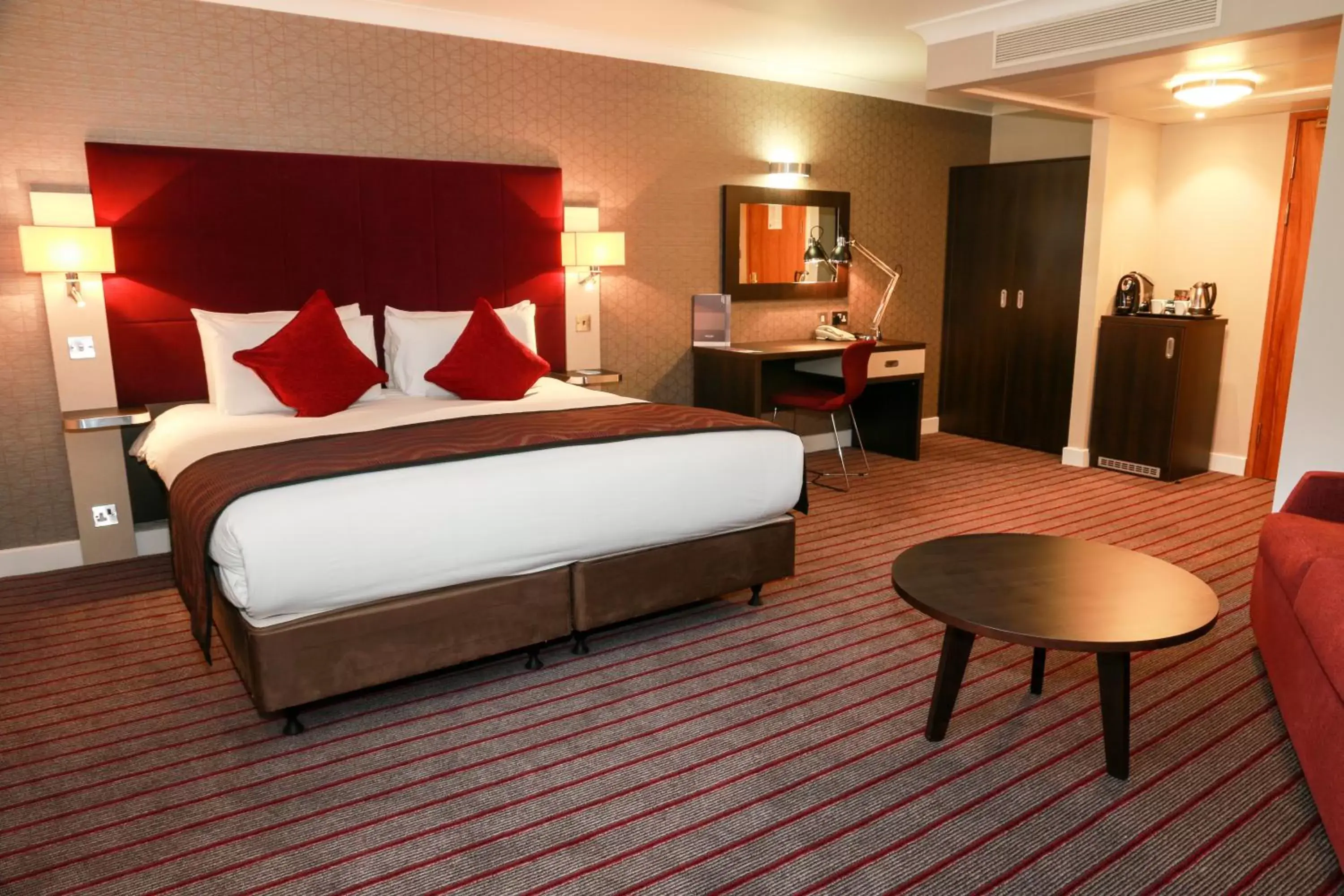 Deluxe King Room in Mercure London Heathrow Airport Deluxe King Room in Mercure London Heathrow Airport