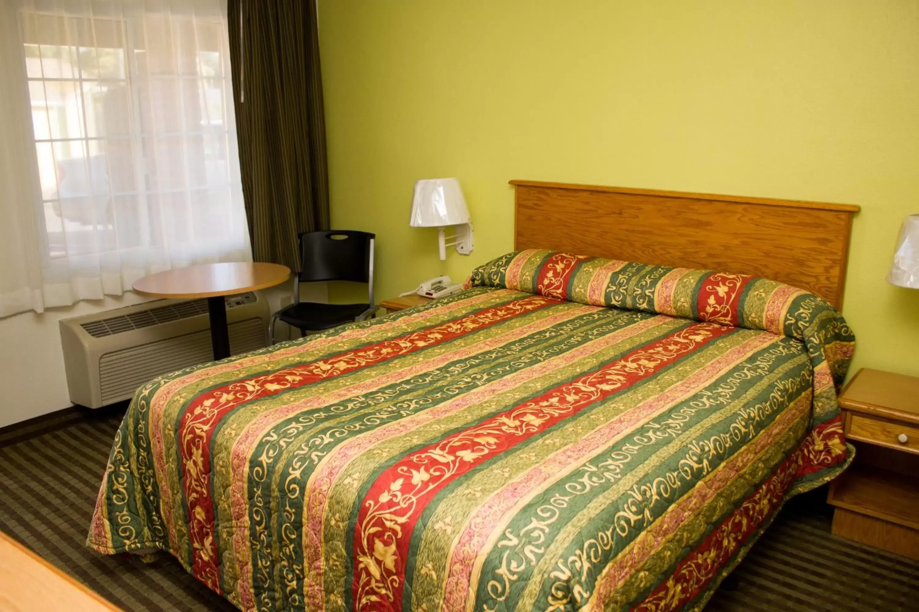 Queen Room - single occupancy - Disability Access in King's Rest Motel Queen Room - single occupancy - Disability Access in King's Rest Motel