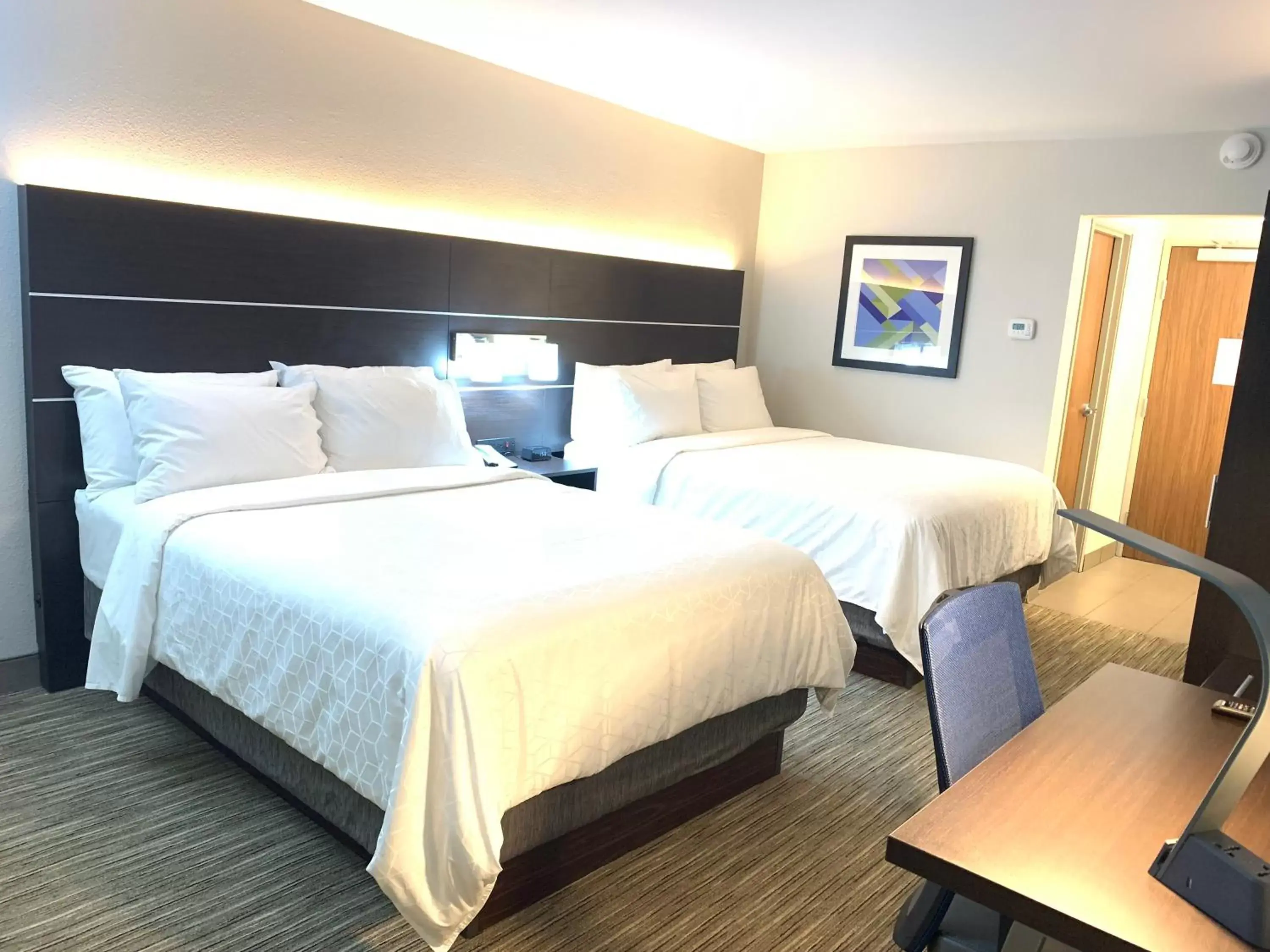 Standard Queen Room with Two Queen Beds in Holiday Inn Express - Allentown North by IHG Standard Queen Room with Two Queen Beds in Holiday Inn Express - Allentown North by IHG