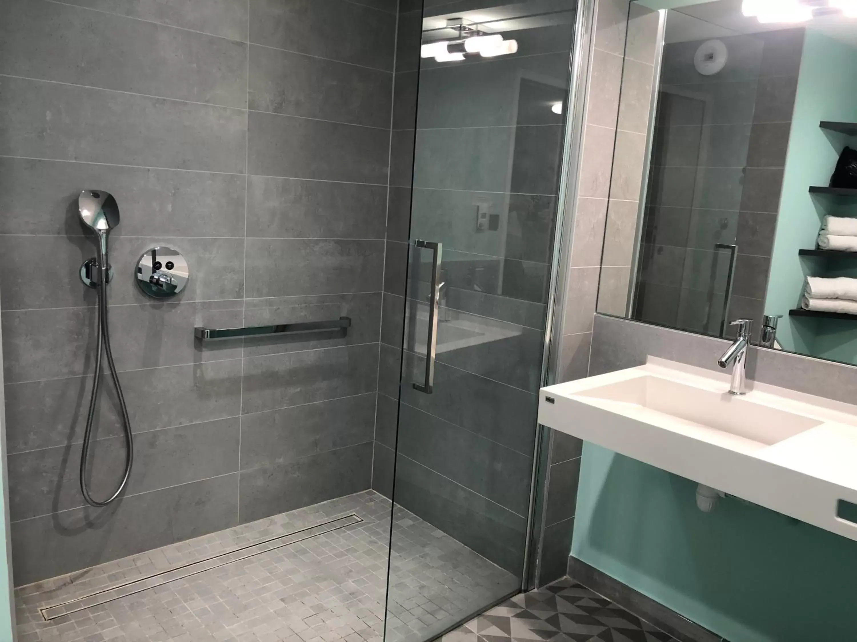 Queen Room - Disability Access in Relais De L'abbaye Queen Room - Disability Access in Relais De L'abbaye