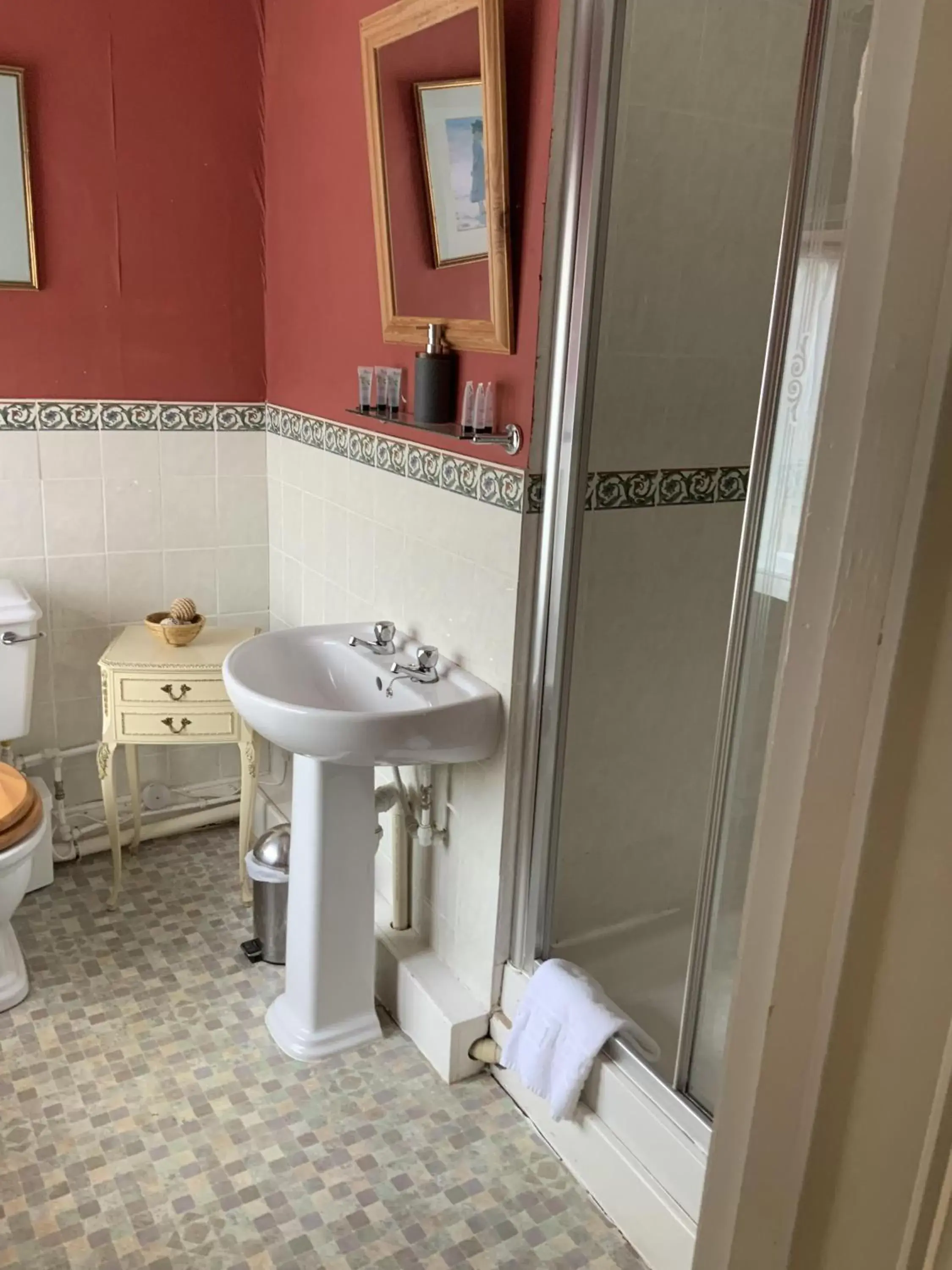 Standard Triple Room in The Carew Arms Standard Triple Room in The Carew Arms