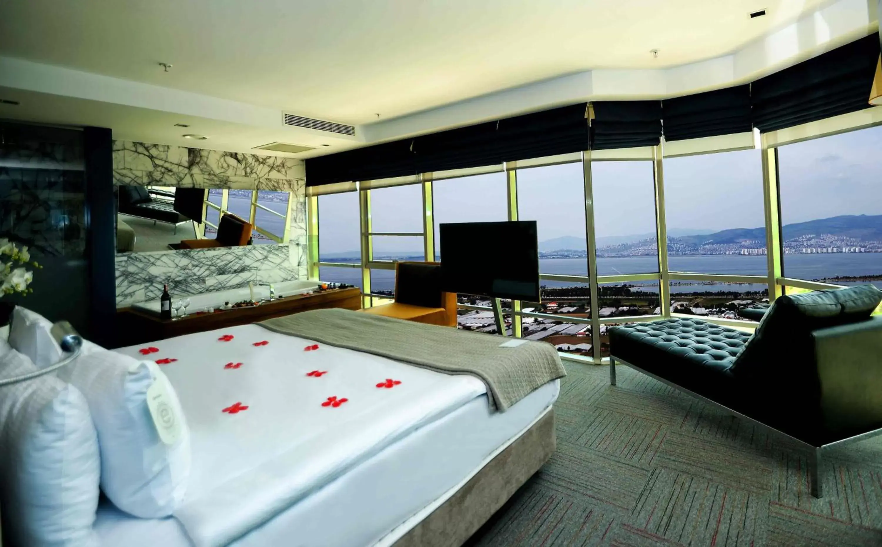 King Suite Room with Seaview in Ramada Encore by Wyndham Izmir King Suite Room with Seaview in Ramada Encore by Wyndham Izmir