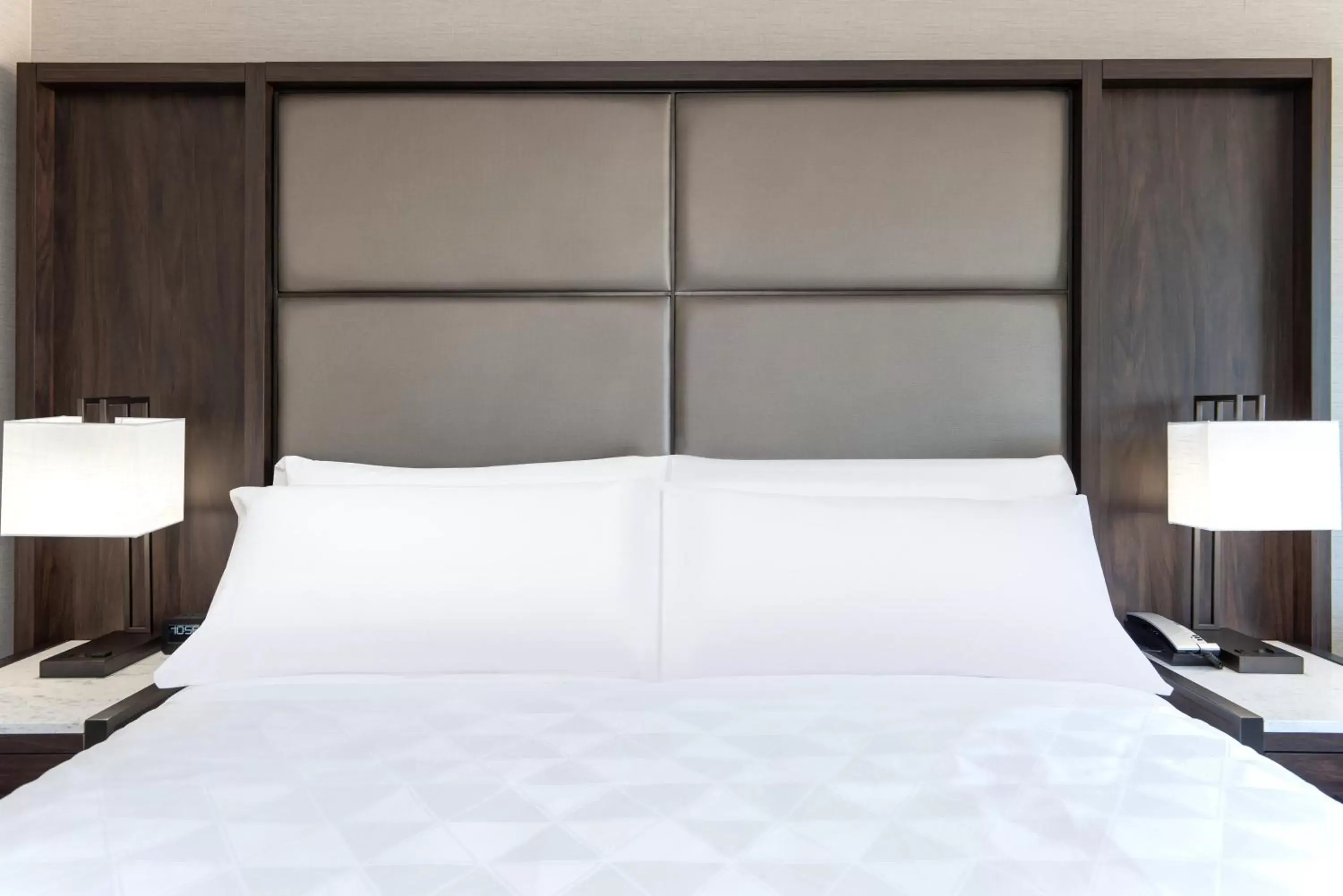 Standard Room in Holiday Inn Boston Logan Airport - Chelsea by IHG Standard Room in Holiday Inn Boston Logan Airport - Chelsea by IHG