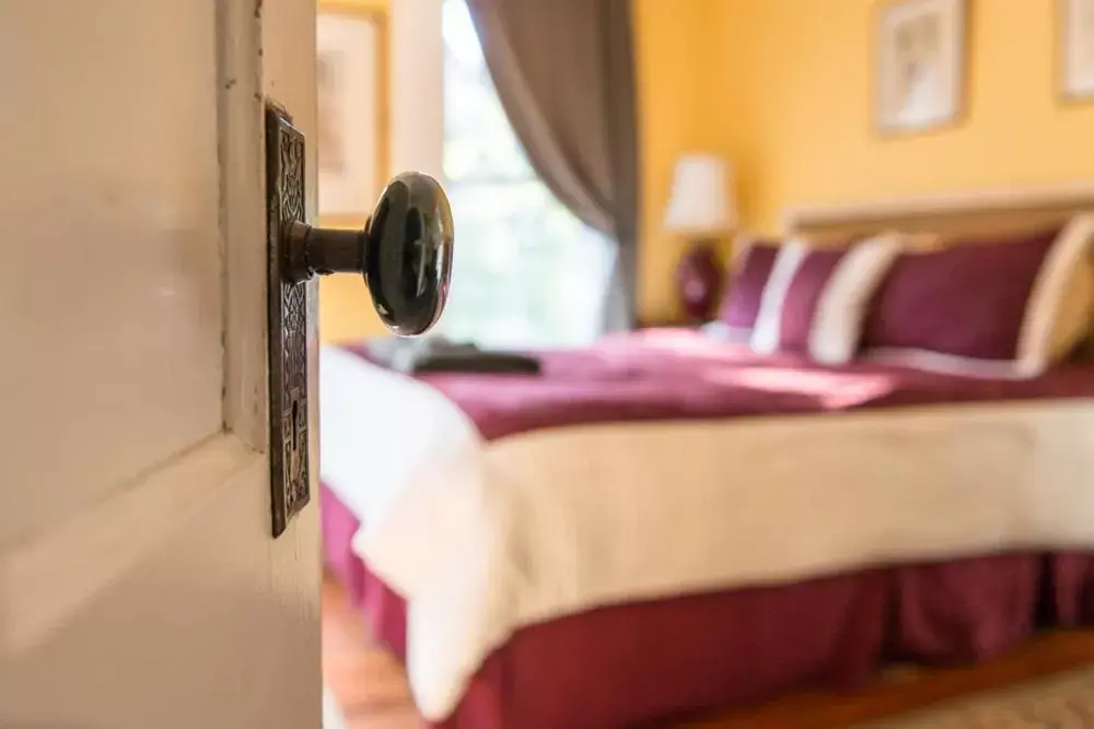 Bedroom, Bed in The Fox and Owl Inn Bedroom, Bed in The Fox and Owl Inn