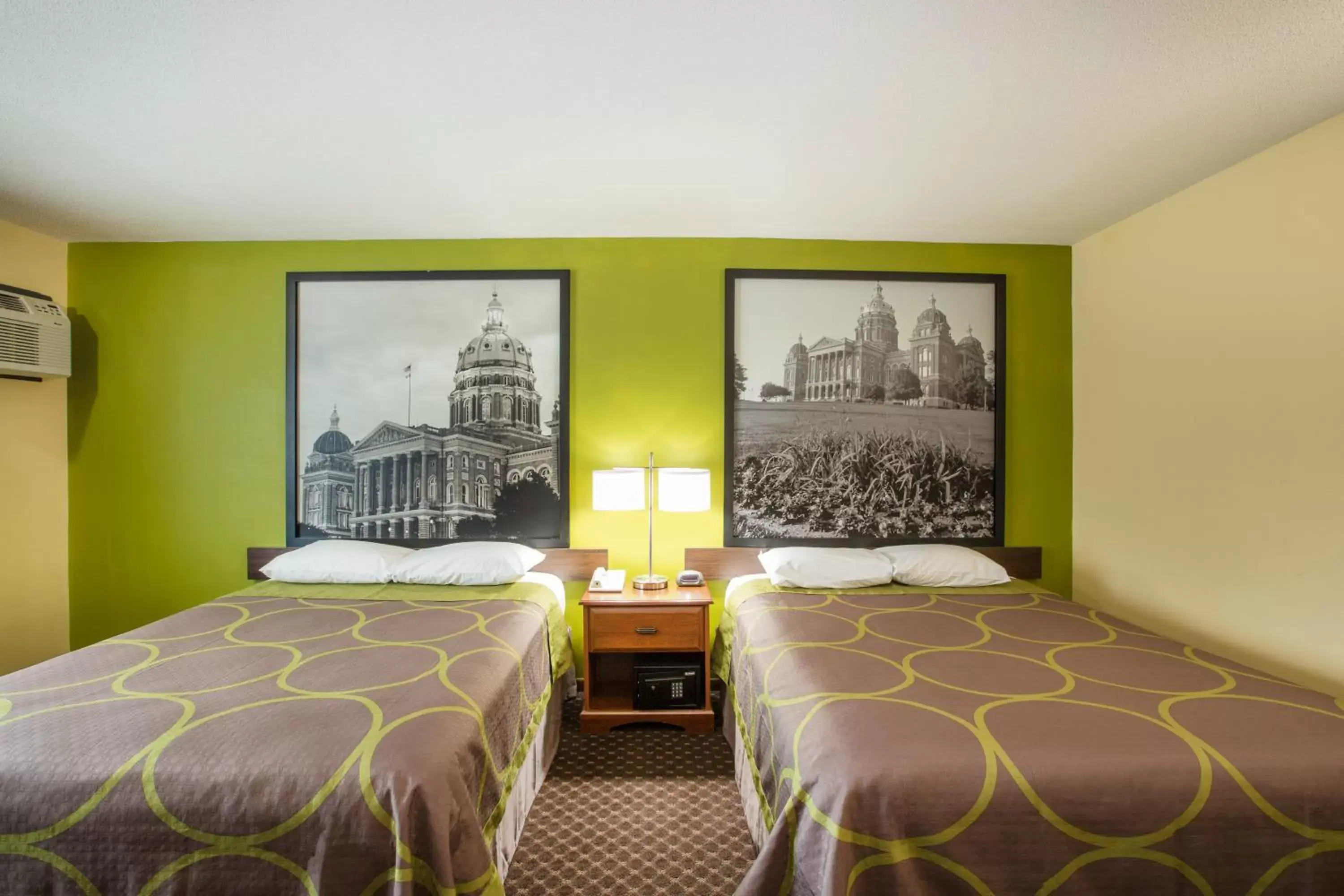 Queen Room with Two Queen Beds and Bath Tub - Mobility Accessible/Non-Smoking in Super 8 by Wyndham Williams Queen Room with Two Queen Beds and Bath Tub - Mobility Accessible/Non-Smoking in Super 8 by Wyndham Williams