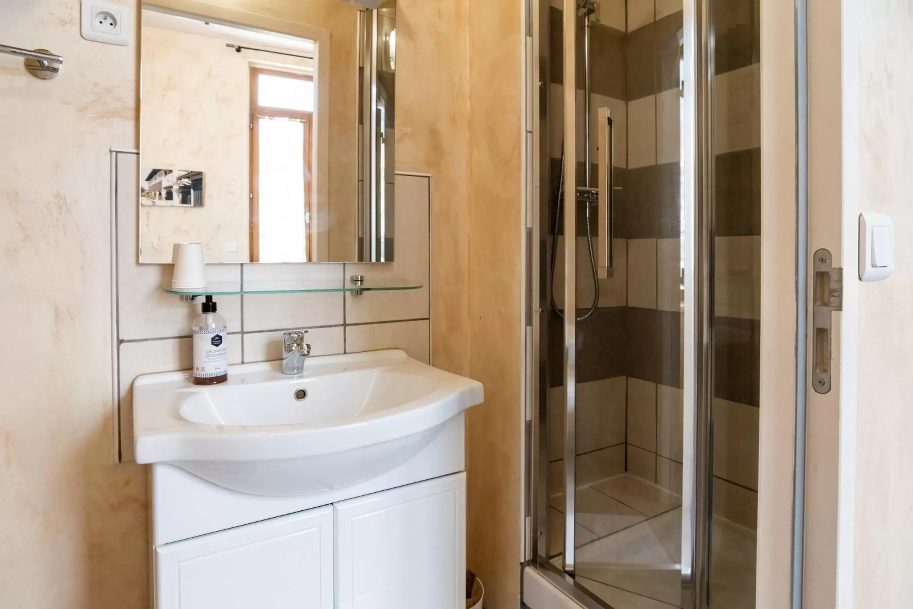 Double Room in Hôtel de la Gare Double Room in Hôtel de la Gare