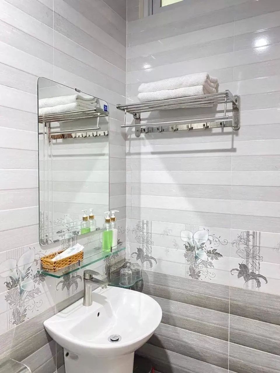 Deluxe Room (2 Adults + 1 Child) in Sao Mai Hotel & Apartment Deluxe Room (2 Adults + 1 Child) in Sao Mai Hotel & Apartment