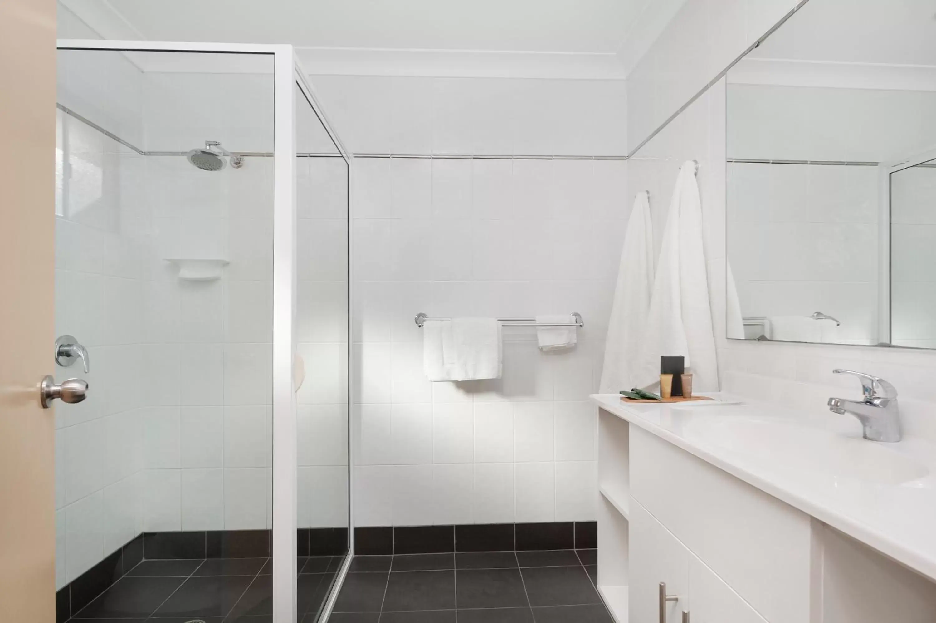 Executive Twin Room in Sunseeker Motor Inn Executive Twin Room in Sunseeker Motor Inn