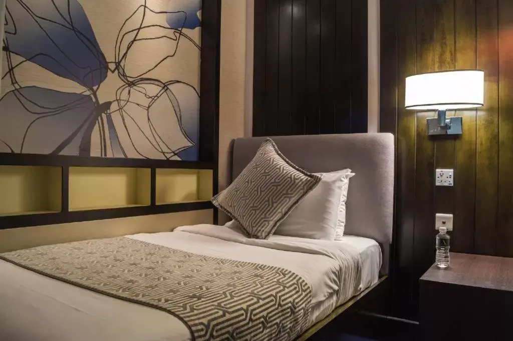 6 Hours Nap Room + Free Meals (Common shower & Toilet) Check-in between 7AM to 7PM in Ambassador Transit Lounge Terminal 3 6 Hours Nap Room + Free Meals (Common shower & Toilet) Check-in between 7AM to 7PM in Ambassador Transit Lounge Terminal 3