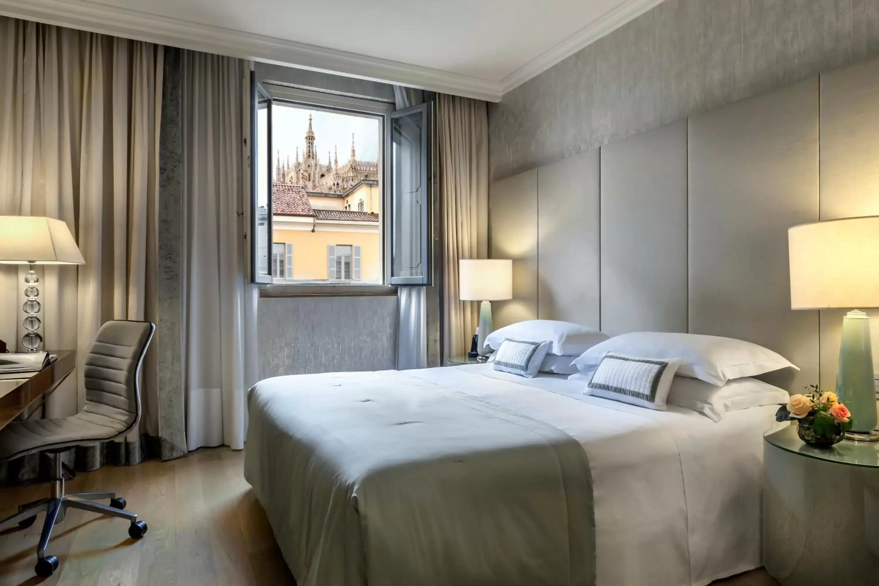 Deluxe Double or Twin Room with Milan Cathedral View in Rosa Grand Milano - Starhotels Collezione Deluxe Double or Twin Room with Milan Cathedral View in Rosa Grand Milano - Starhotels Collezione