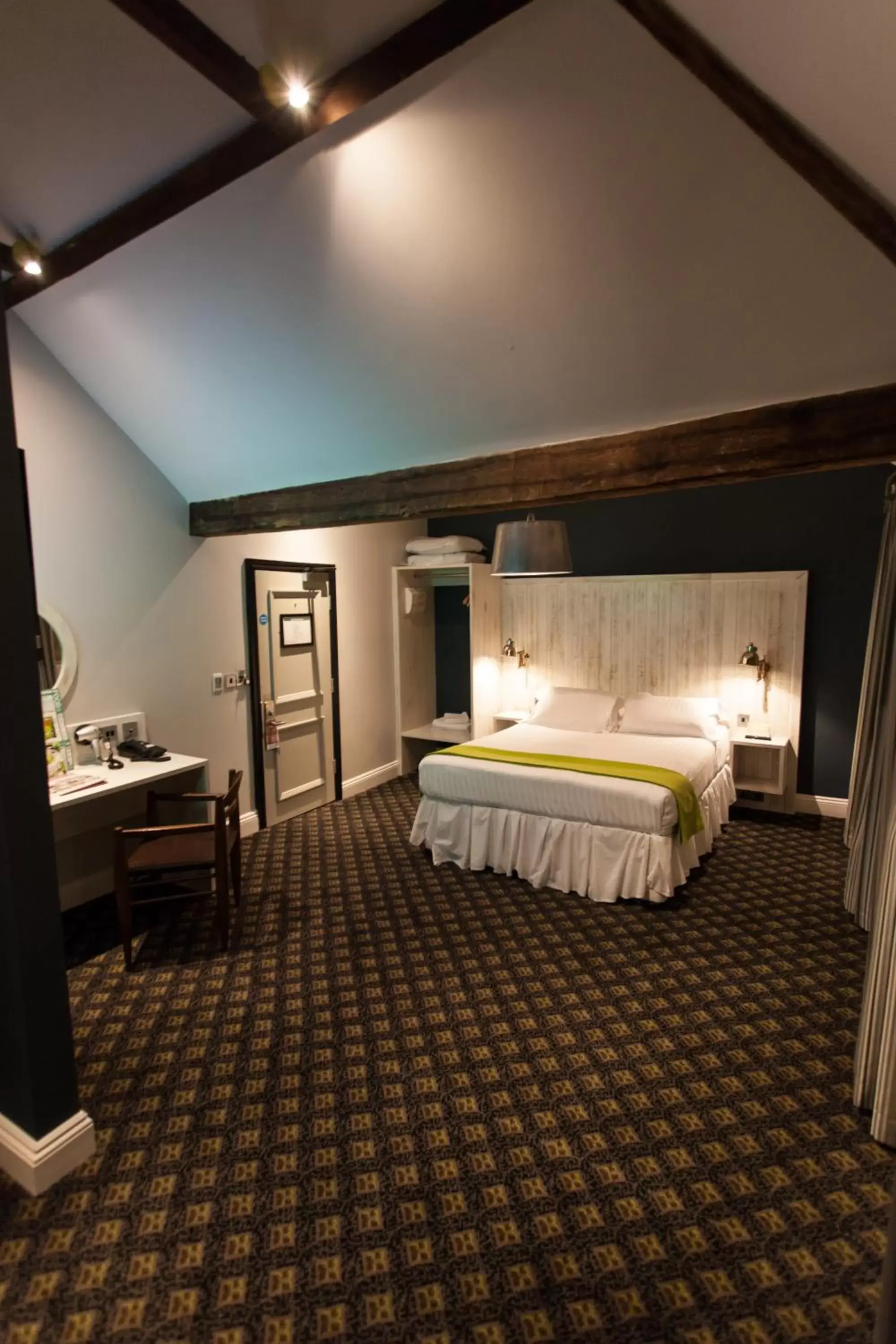 Family Double Room in The King's Head Hotel Wetherspoon Family Double Room in The King's Head Hotel Wetherspoon