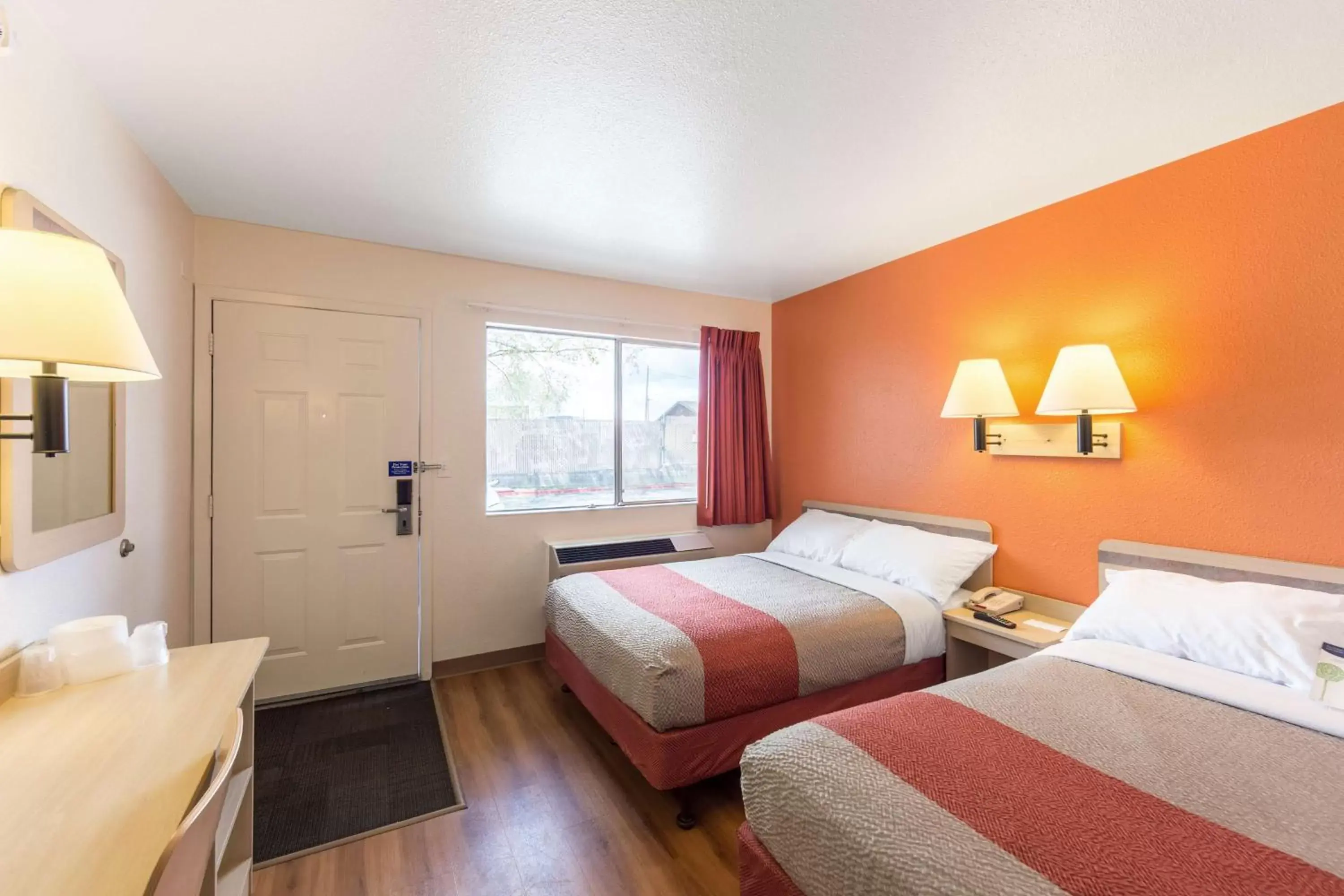 Quadruple Room in Motel 6-Klamath Falls, OR Quadruple Room in Motel 6-Klamath Falls, OR