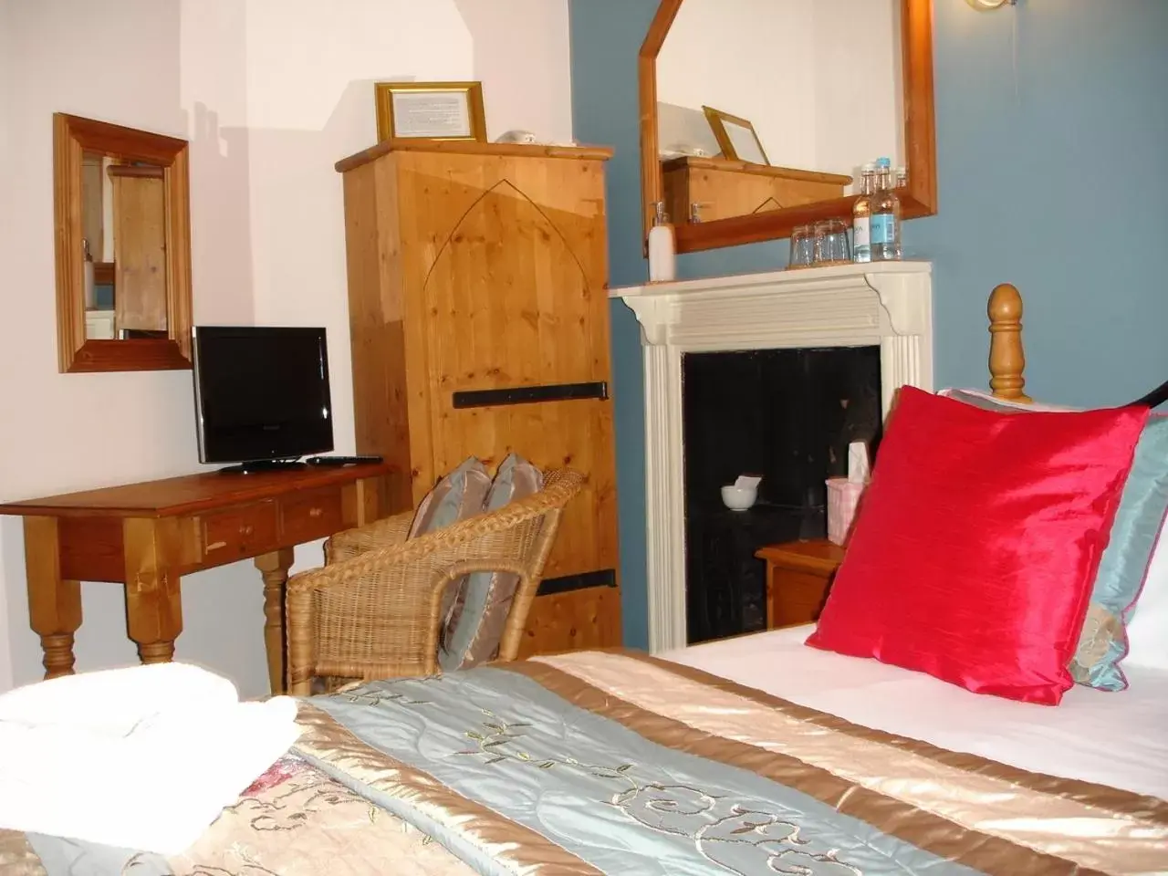 Small Double Room - single occupancy in The Tollgate Inn Small Double Room - single occupancy in The Tollgate Inn