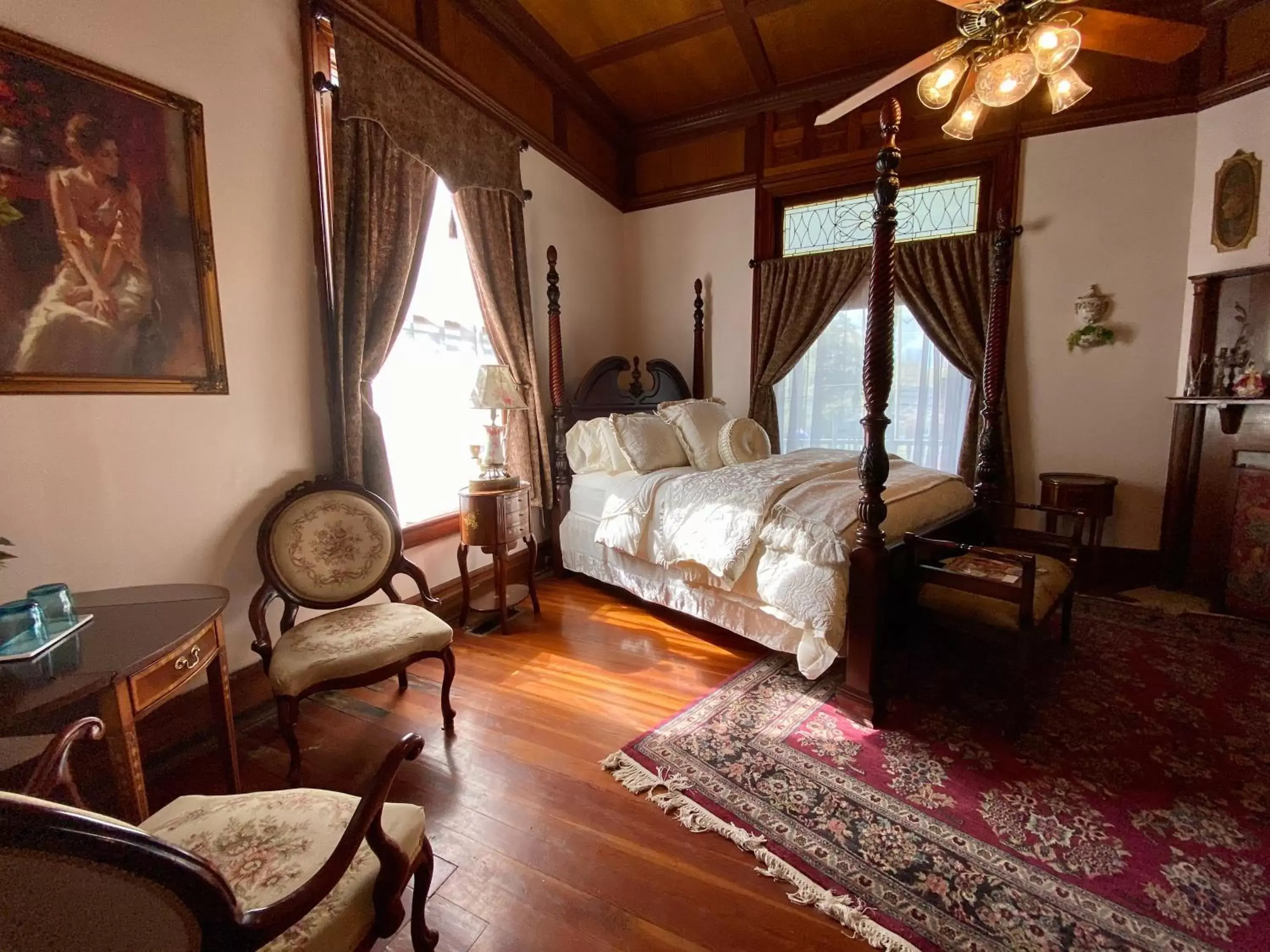 Deluxe Queen Suite in Hogan House Bed and Breakfast at Rose Hill Deluxe Queen Suite in Hogan House Bed and Breakfast at Rose Hill