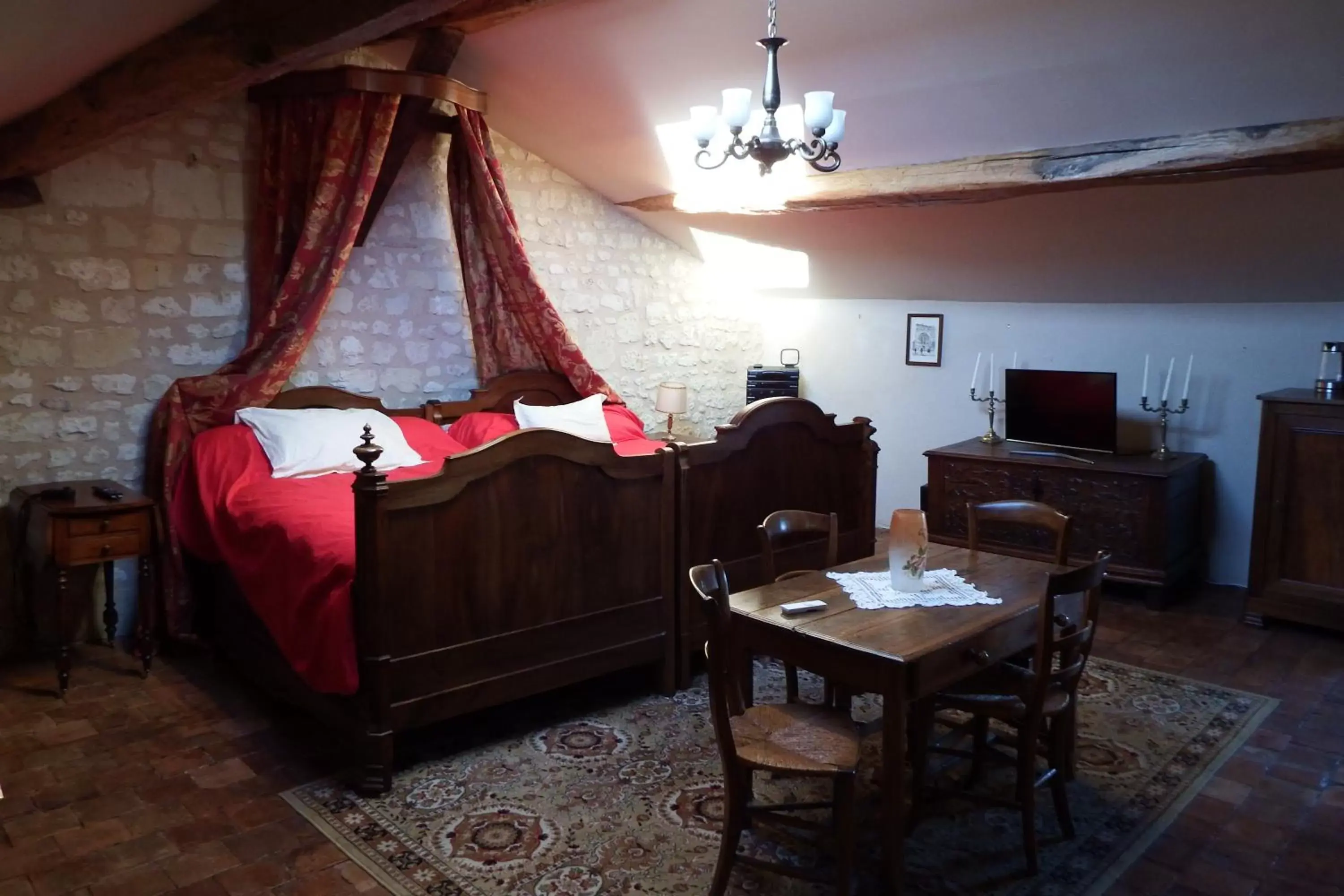 Twin Room with Private External Bathroom in Chez Florence et Sylvain de Loudun Twin Room with Private External Bathroom in Chez Florence et Sylvain de Loudun