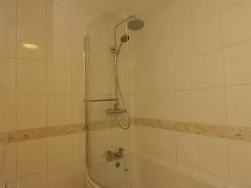 Standard Twin Room in Gail's Guest House Standard Twin Room in Gail's Guest House