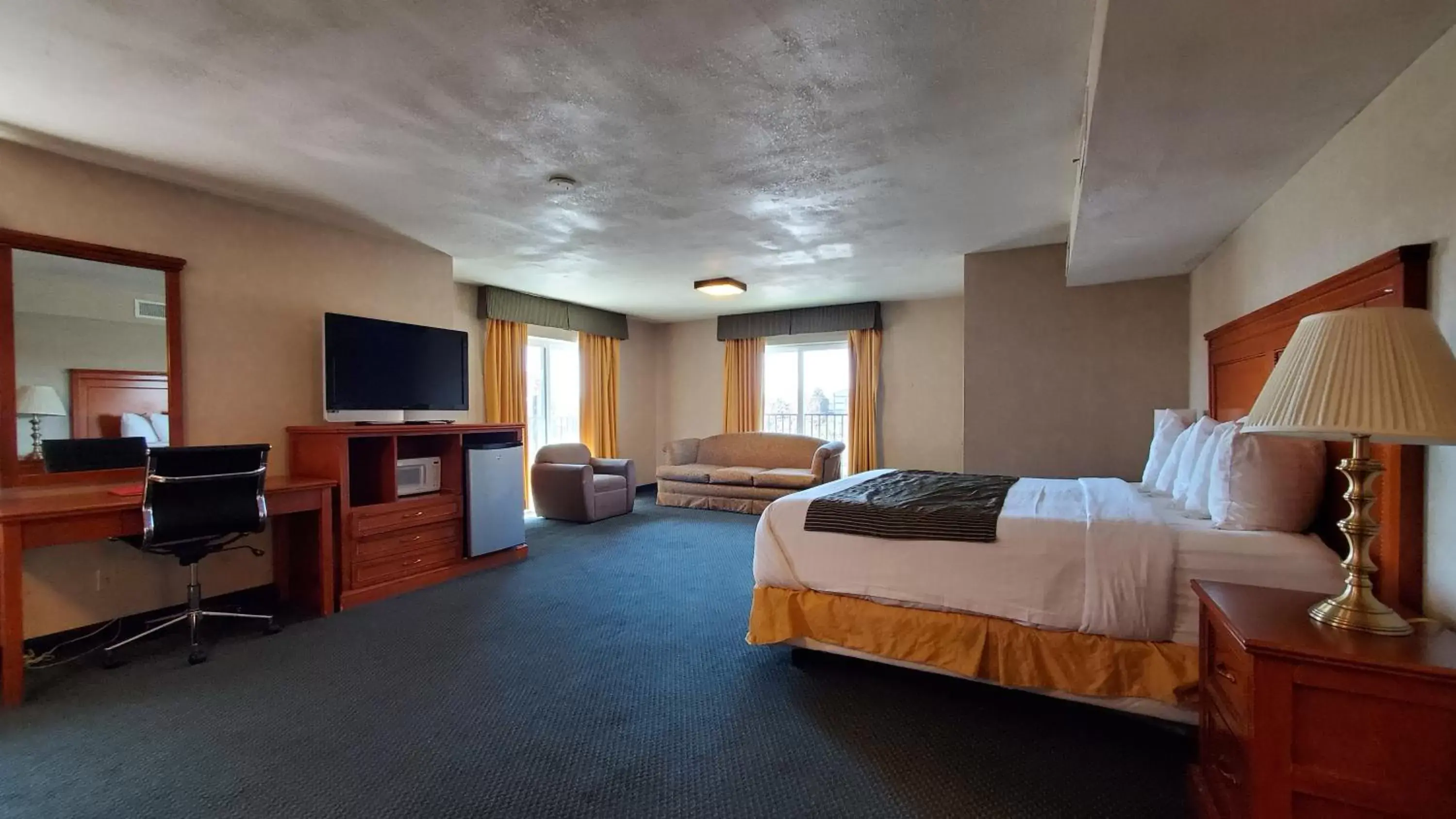 Studio Suite with 2 Queen Beds and 1 King Bed, Non-Smoking in Ramada by Wyndham Flagstaff East Studio Suite with 2 Queen Beds and 1 King Bed, Non-Smoking in Ramada by Wyndham Flagstaff East
