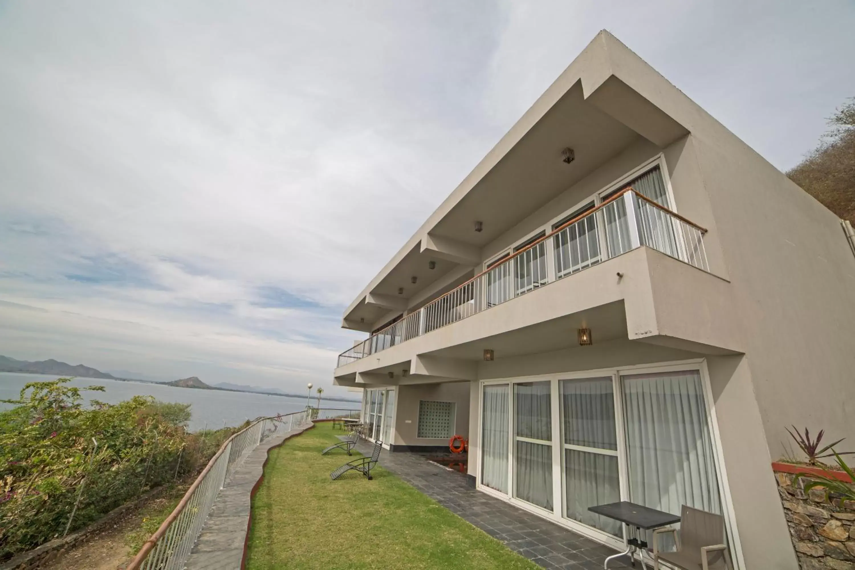 One-Bedroom Villa with Semi Private Pool in Jaisamand Island Resort One-Bedroom Villa with Semi Private Pool in Jaisamand Island Resort