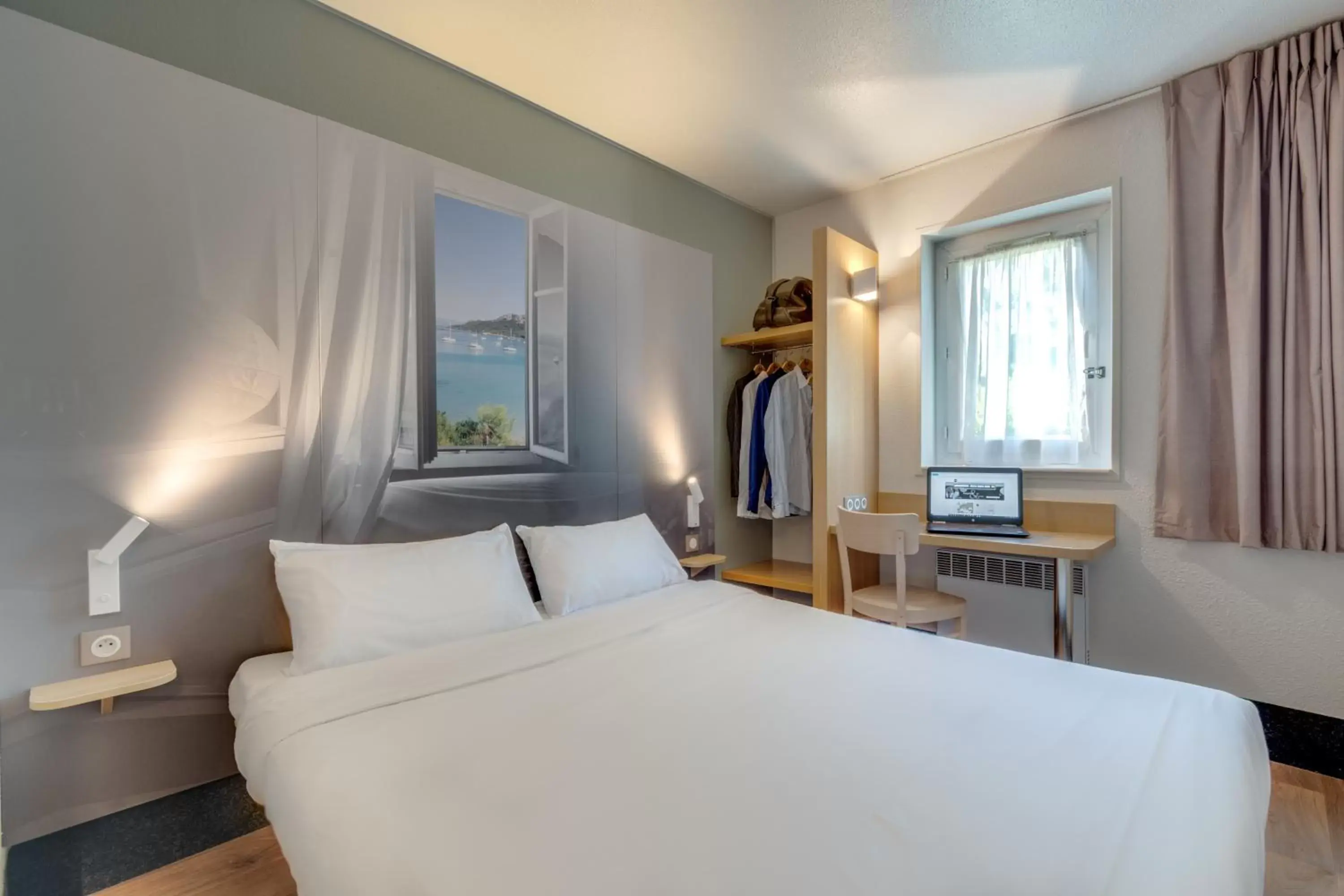Double Room in B&B HOTEL Fréjus Roquebrune-sur-Argens Double Room in B&B HOTEL Fréjus Roquebrune-sur-Argens