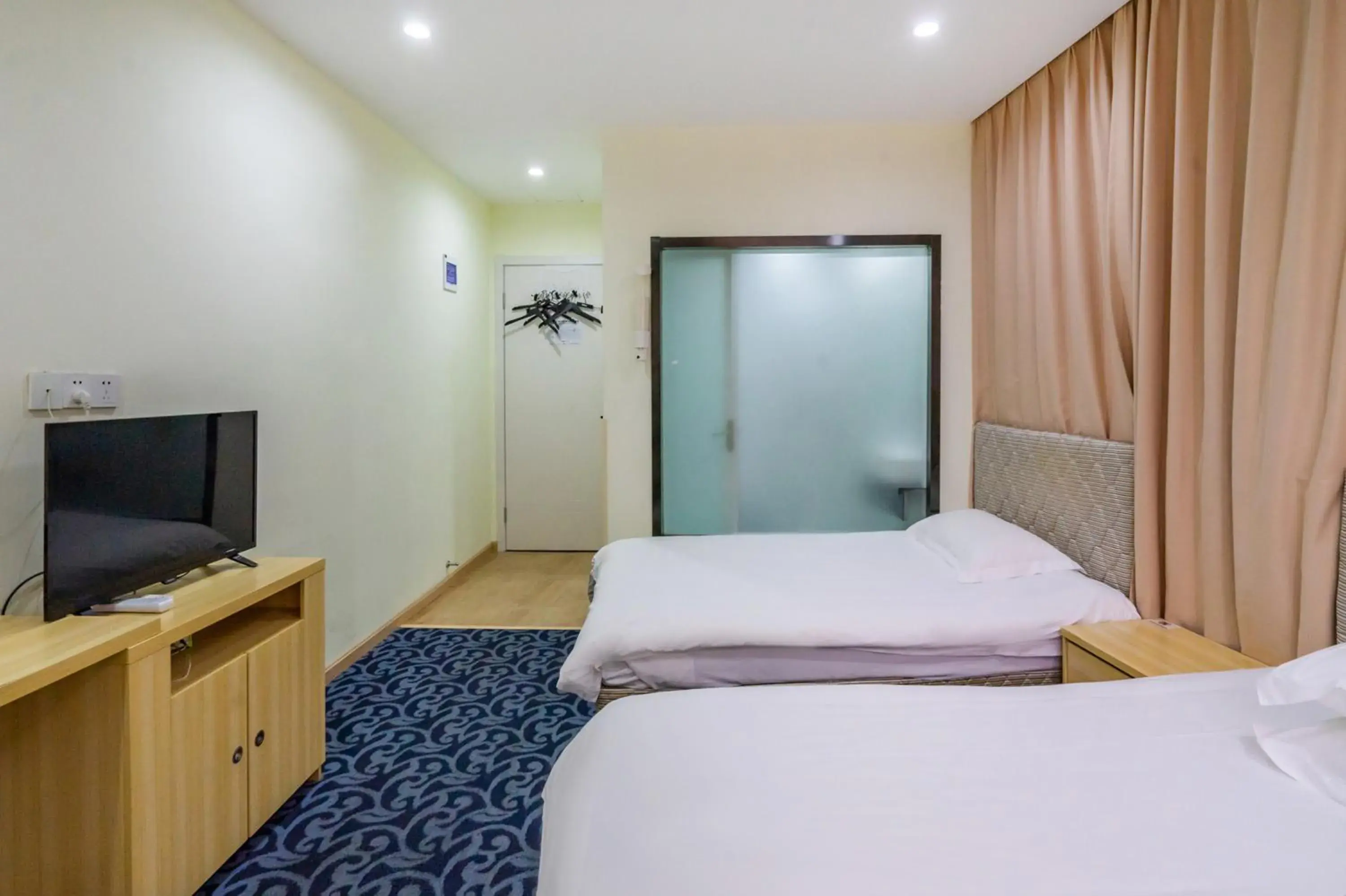 Standard Family Room in Hangzhou Memory Travel International Hotel-Edge Westlake Standard Family Room in Hangzhou Memory Travel International Hotel-Edge Westlake