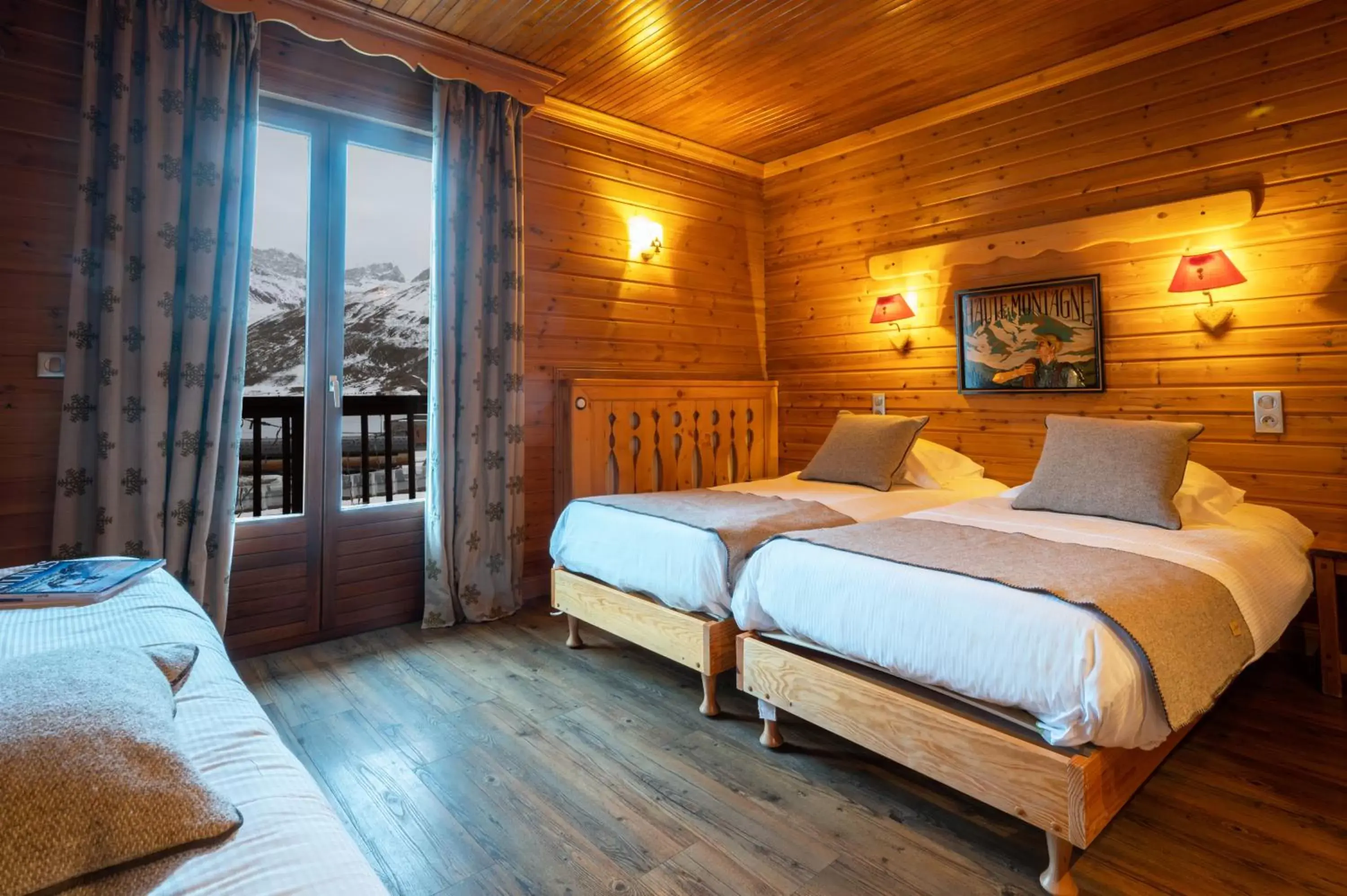 Triple Room - Mountain View in Hôtel L'Arbina Triple Room - Mountain View in Hôtel L'Arbina