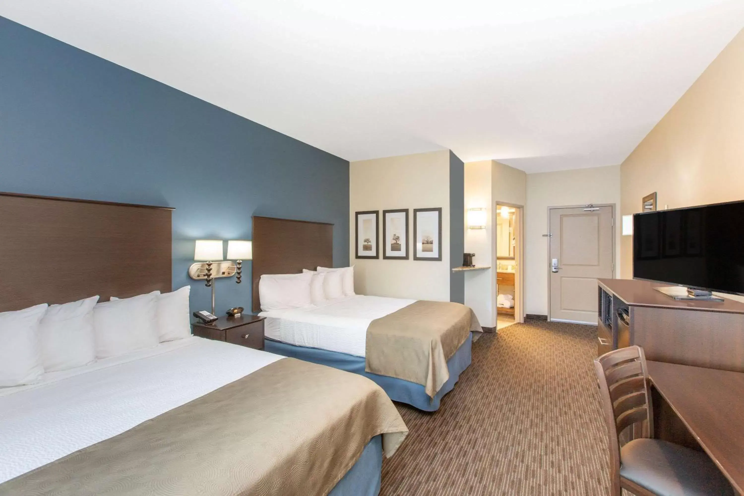 Deluxe Business Queen Room - Non-Smoking in AmericInn by Wyndham Humboldt Deluxe Business Queen Room - Non-Smoking in AmericInn by Wyndham Humboldt