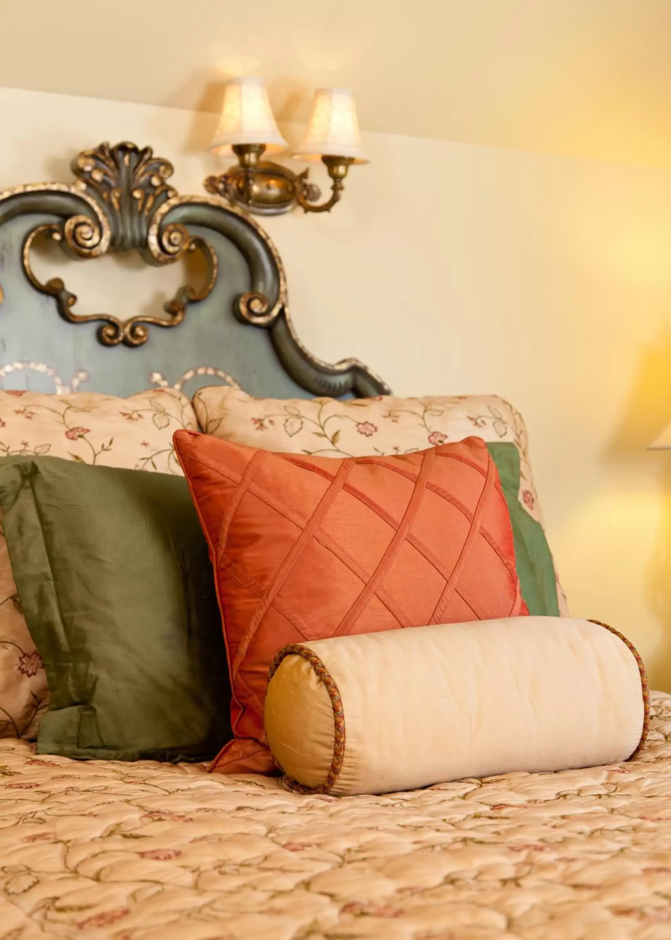 Superior Queen Room in The Tower Cottage Bed and Breakfast Superior Queen Room in The Tower Cottage Bed and Breakfast