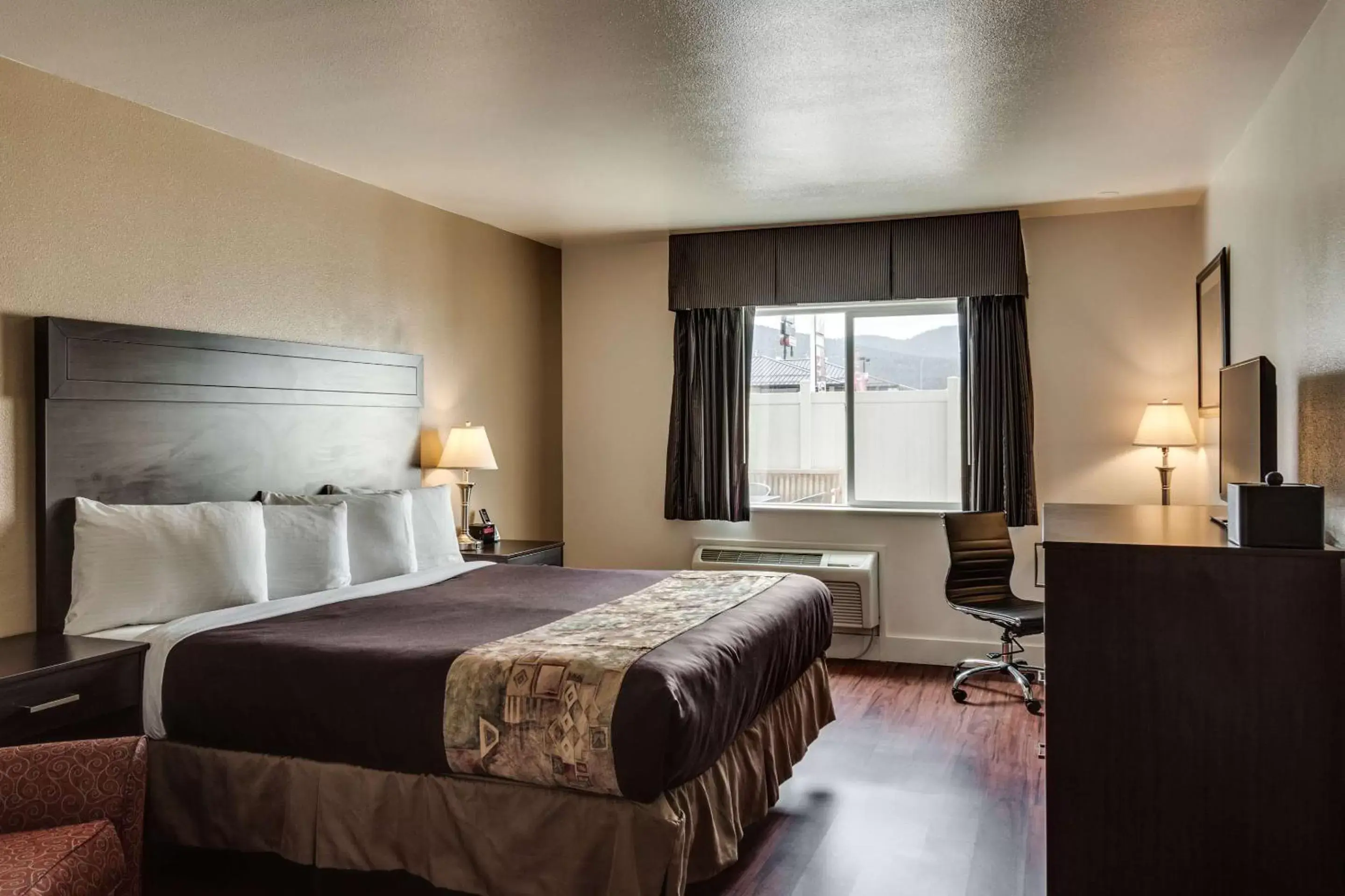 King Room -Pet Friendly in SureStay Plus Hotel by Best Western Post Falls King Room -Pet Friendly in SureStay Plus Hotel by Best Western Post Falls