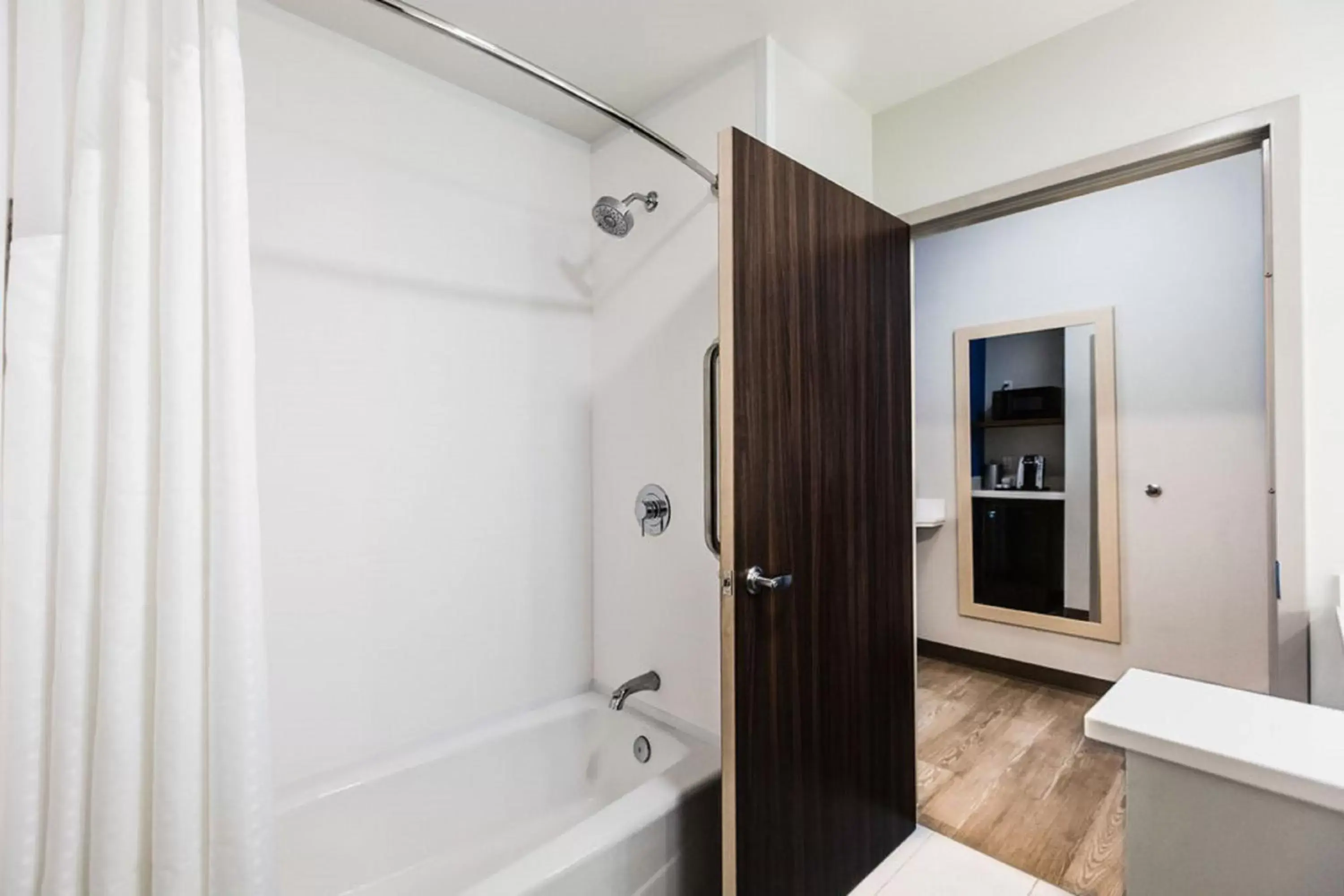 Standard Room with Two Queen Beds in Holiday Inn Express & Suites Edmonton N - St Albert by IHG Standard Room with Two Queen Beds in Holiday Inn Express & Suites Edmonton N - St Albert by IHG