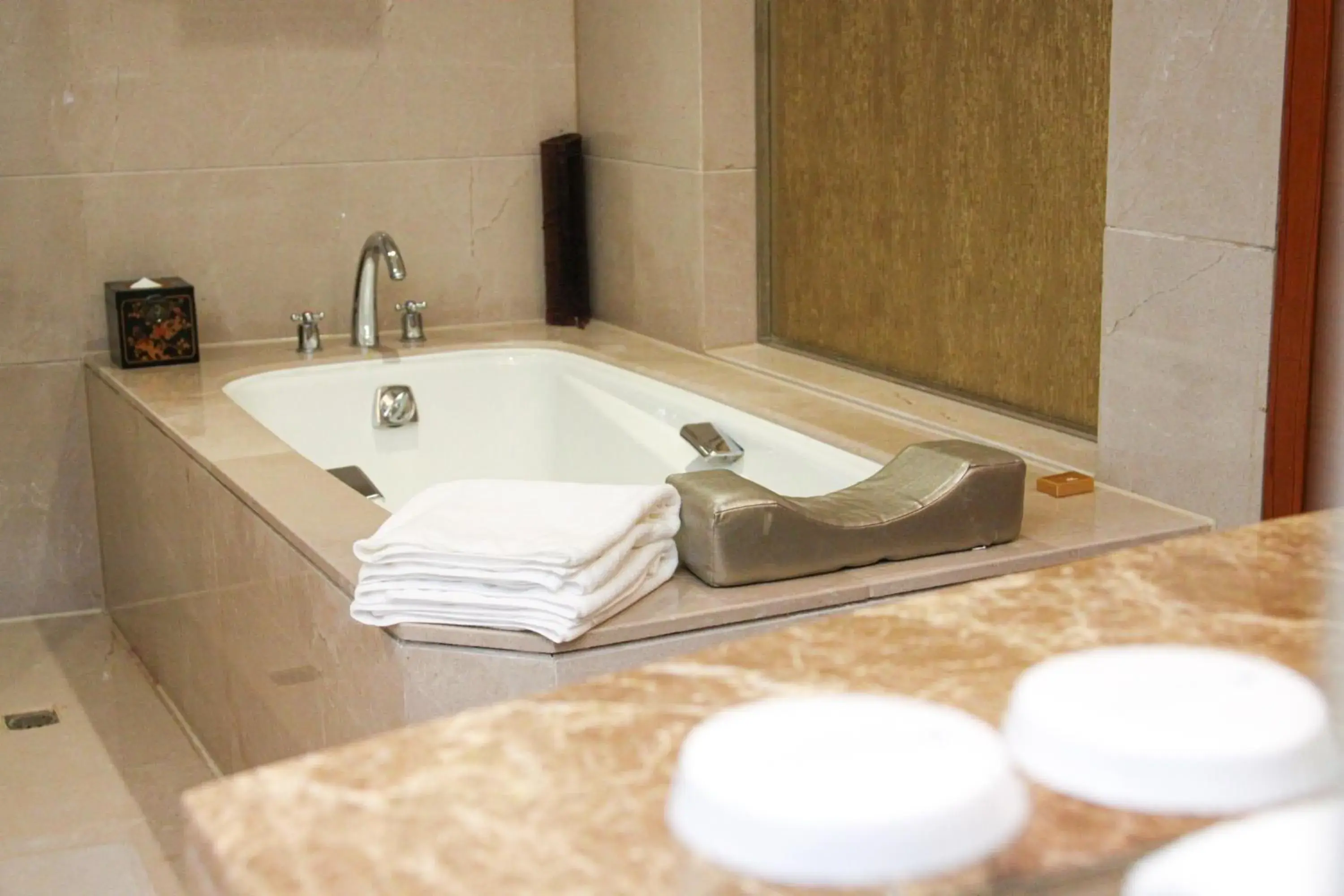 King Room with Mountain View in Wyndham Grand Plaza Royale Hangzhou King Room with Mountain View in Wyndham Grand Plaza Royale Hangzhou