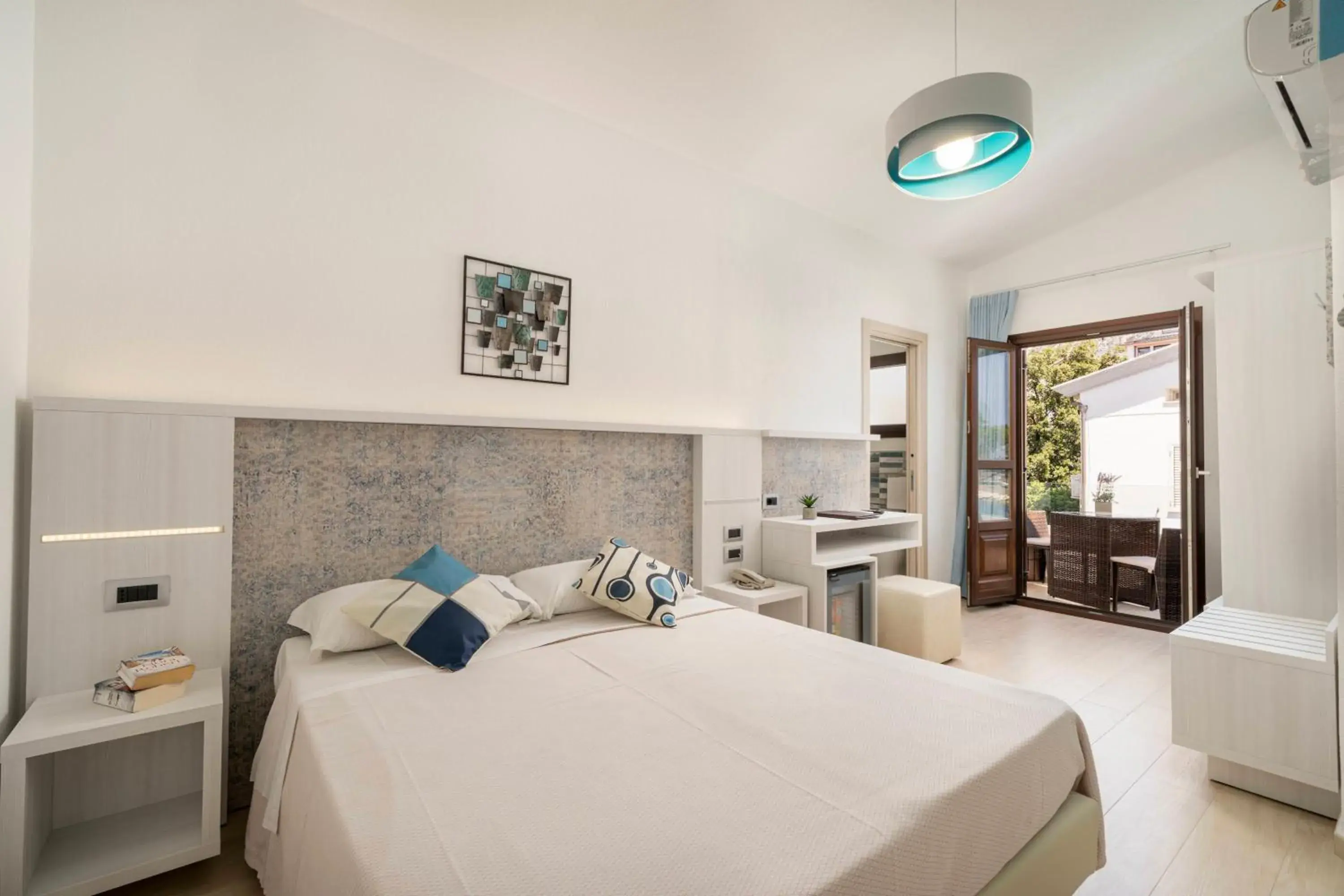 Double Room with Side Sea View in Hotel Ristorante La Conchiglia Double Room with Side Sea View in Hotel Ristorante La Conchiglia