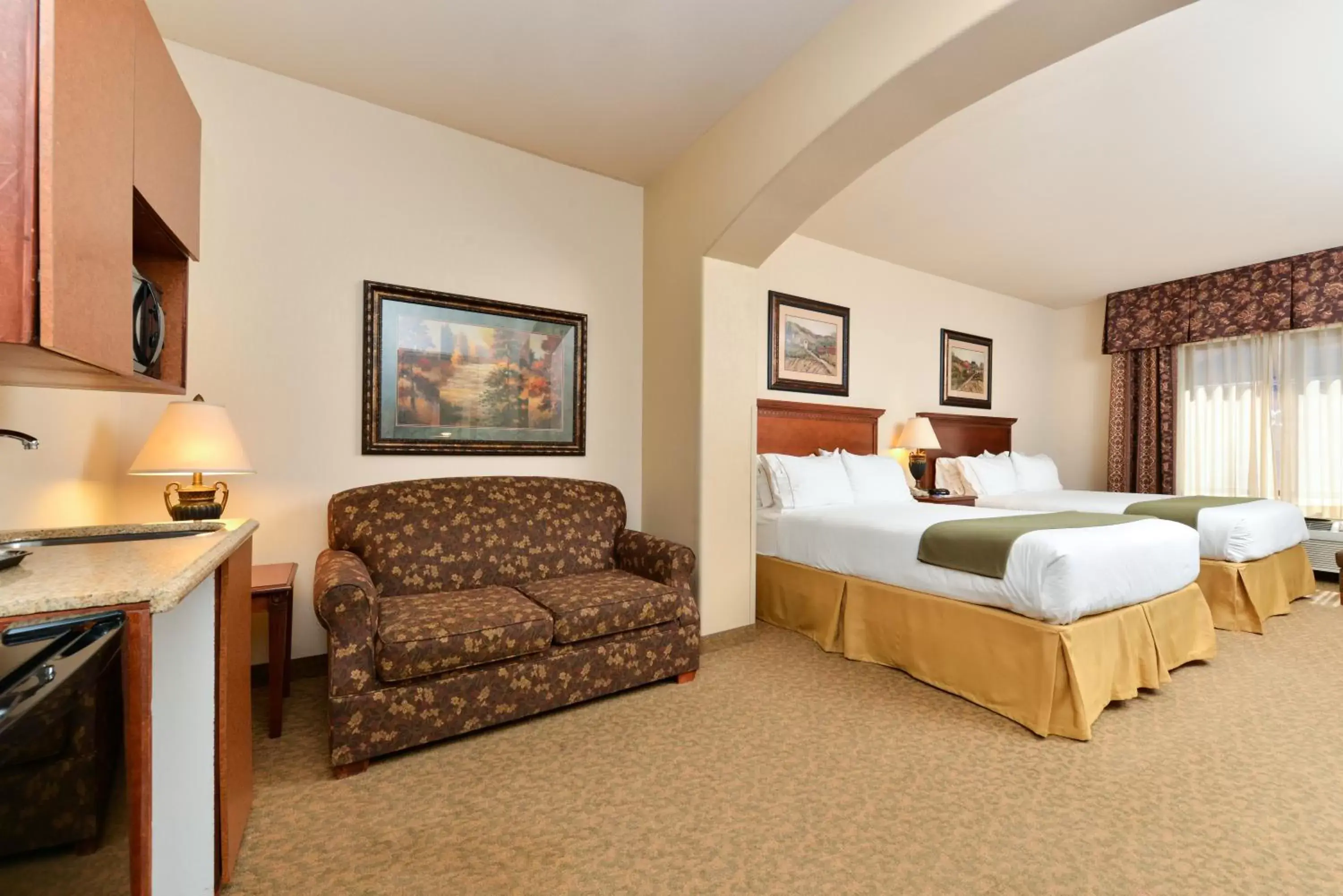 Standard Queen Room with Two Queen Beds - Communications and Mobility Accessible in Holiday Inn Express Hotel & Suites Las Cruces by IHG Standard Queen Room with Two Queen Beds - Communications and Mobility Accessible in Holiday Inn Express Hotel & Suites Las Cruces by IHG