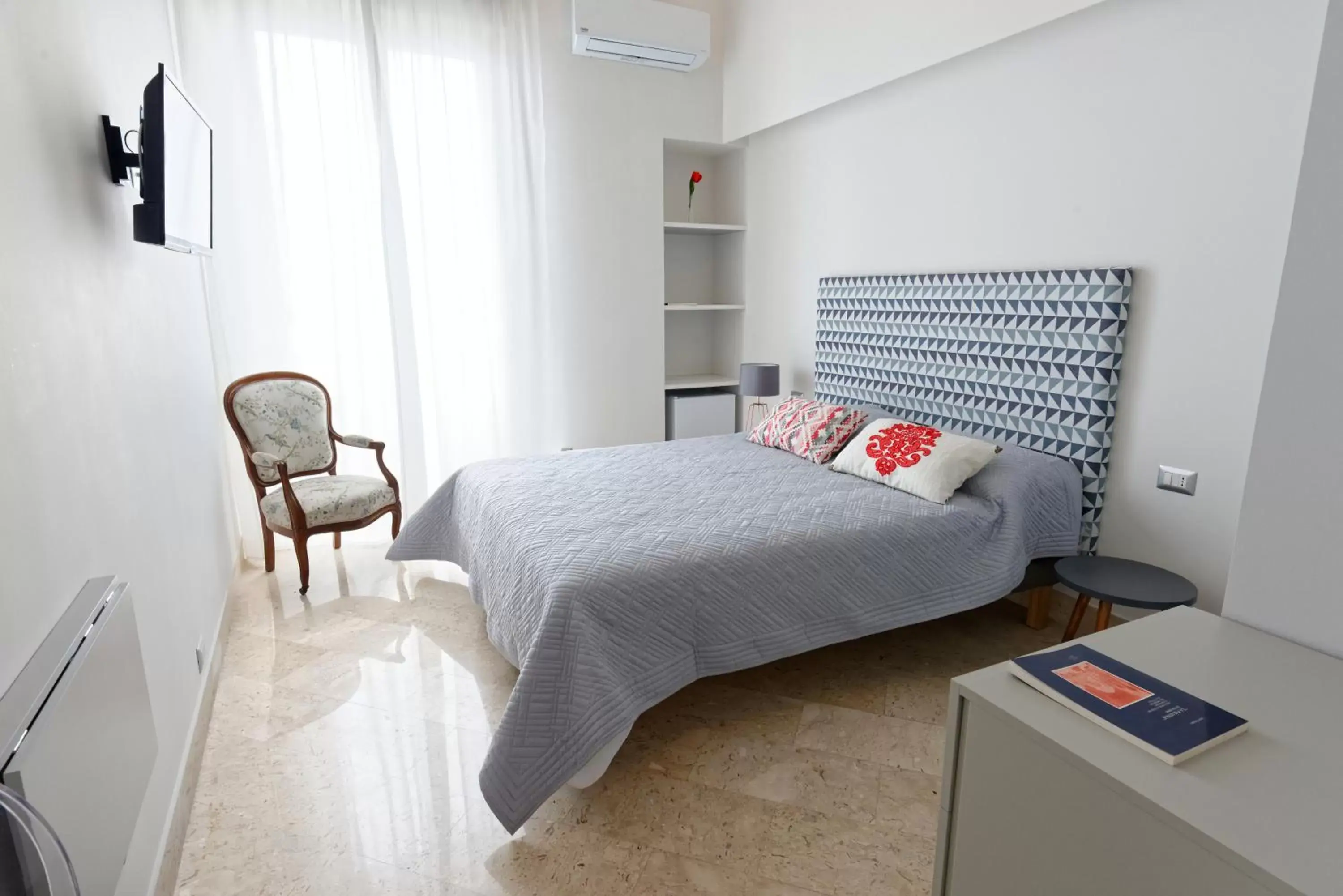 Double Room with Private Bathroom in B&B Questa casa non e'un albergo Double Room with Private Bathroom in B&B Questa casa non e'un albergo