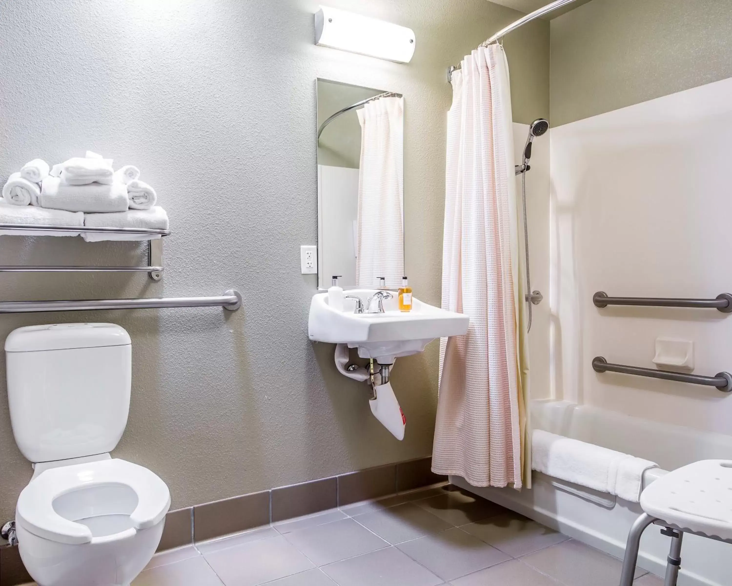 Queen Room with Two Queen Beds - Accessible/Non-Smoking in Gaia Hotel & Spa Redding, an Ascend Collection Hotel Queen Room with Two Queen Beds - Accessible/Non-Smoking in Gaia Hotel & Spa Redding, an Ascend Collection Hotel