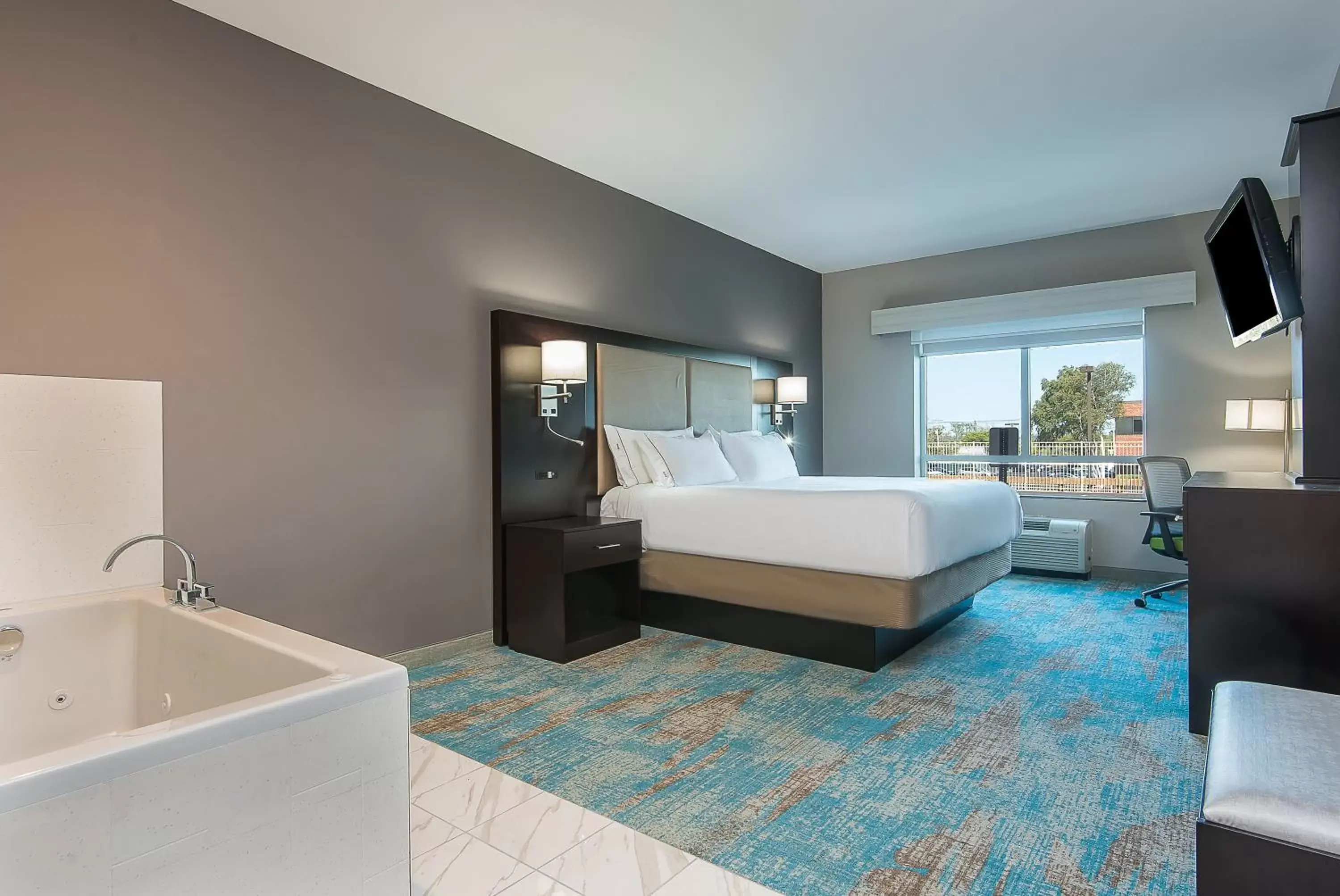 King Suite - Disability Access Hearing Accessible in Holiday Inn Express & Suites Norwood by IHG King Suite - Disability Access Hearing Accessible in Holiday Inn Express & Suites Norwood by IHG