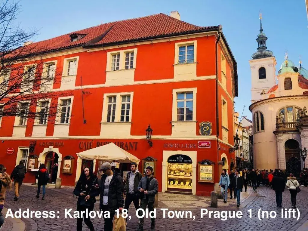 Studio in Royal Road Residence Studio in Royal Road Residence