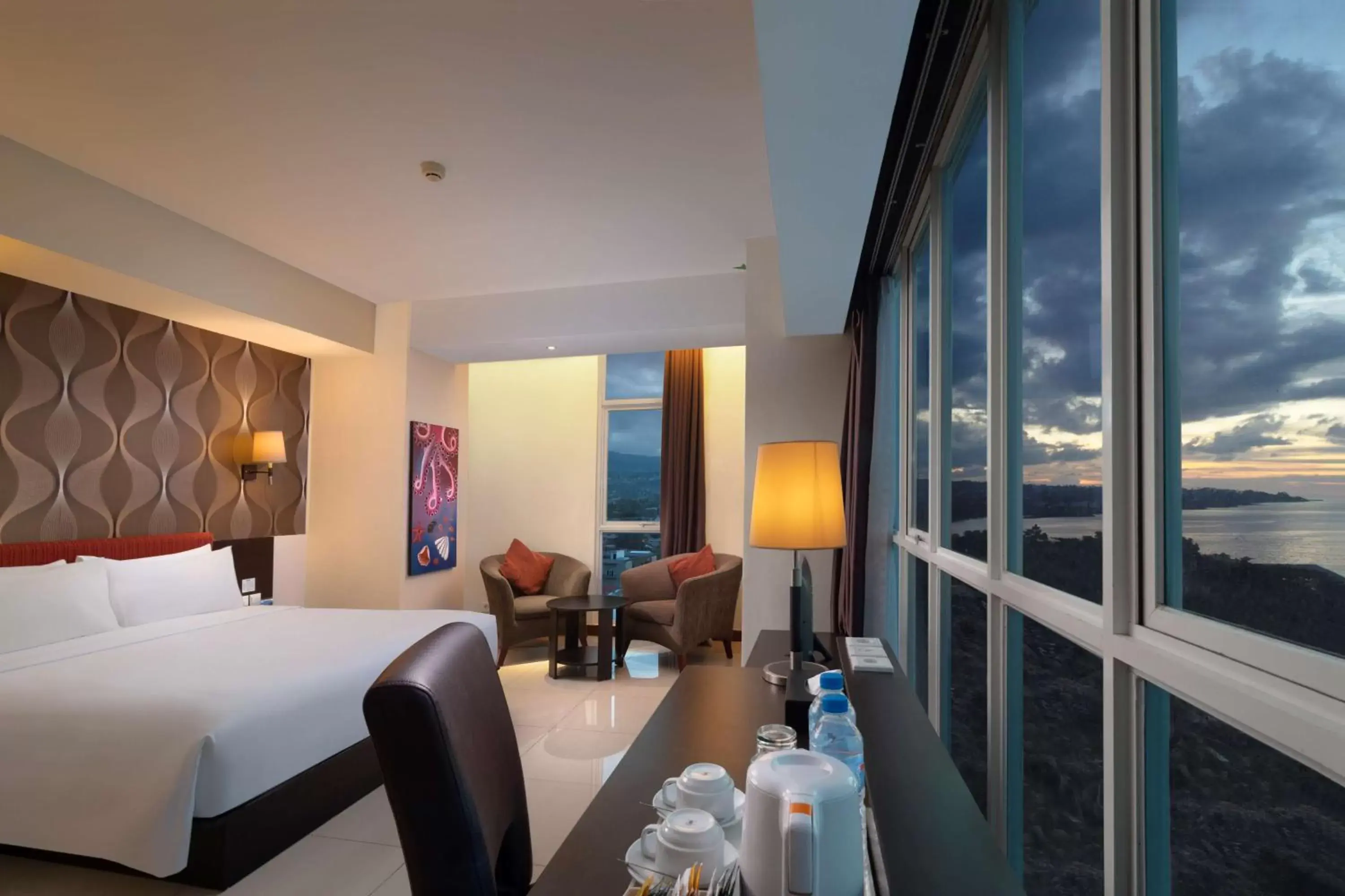 Deluxe Queen Room with Sea View - Smoking in Best Western The Lagoon Hotel Deluxe Queen Room with Sea View - Smoking in Best Western The Lagoon Hotel