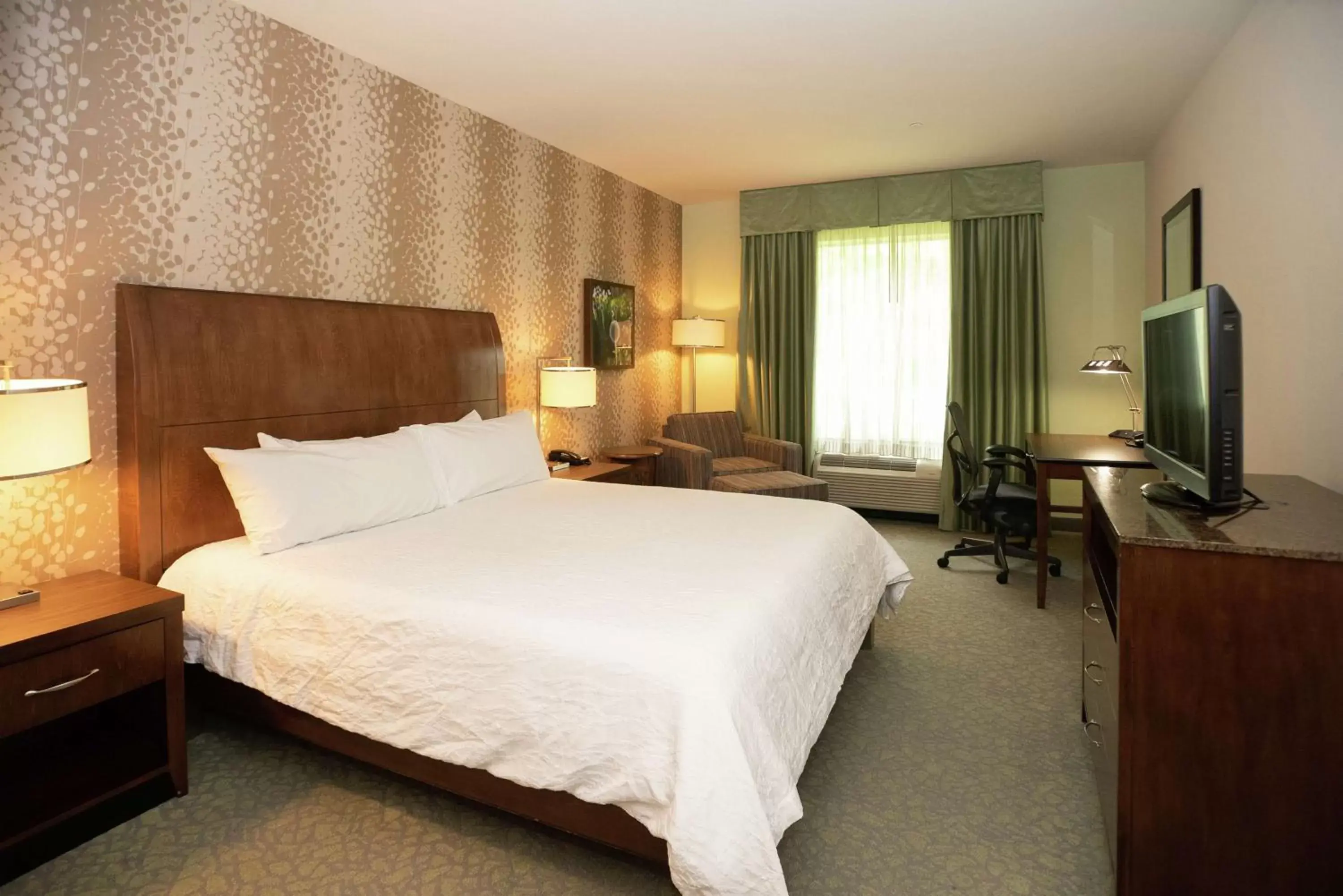 Evolution King Room in Hilton Garden Inn Covington/Mandeville Evolution King Room in Hilton Garden Inn Covington/Mandeville