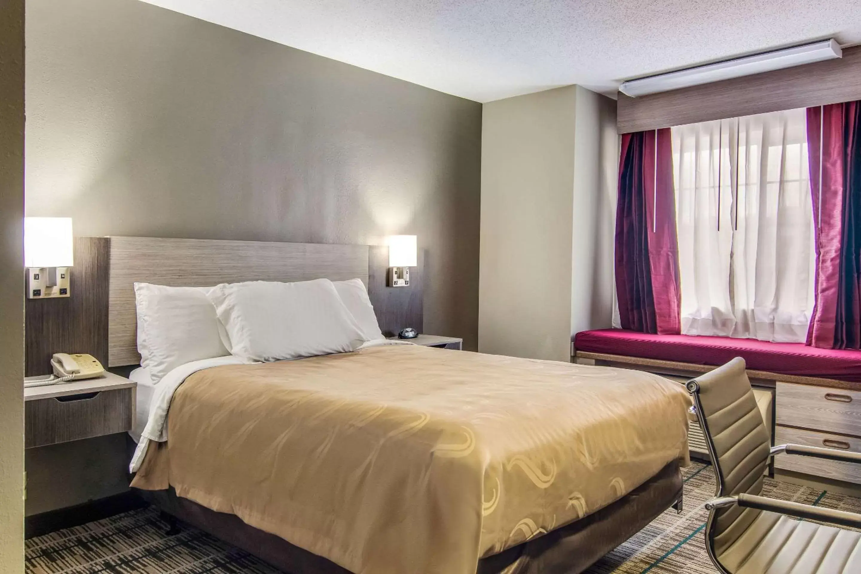 Quality Inn & Suites Grove City-Outlet Mall Quality Inn & Suites Grove City-Outlet Mall