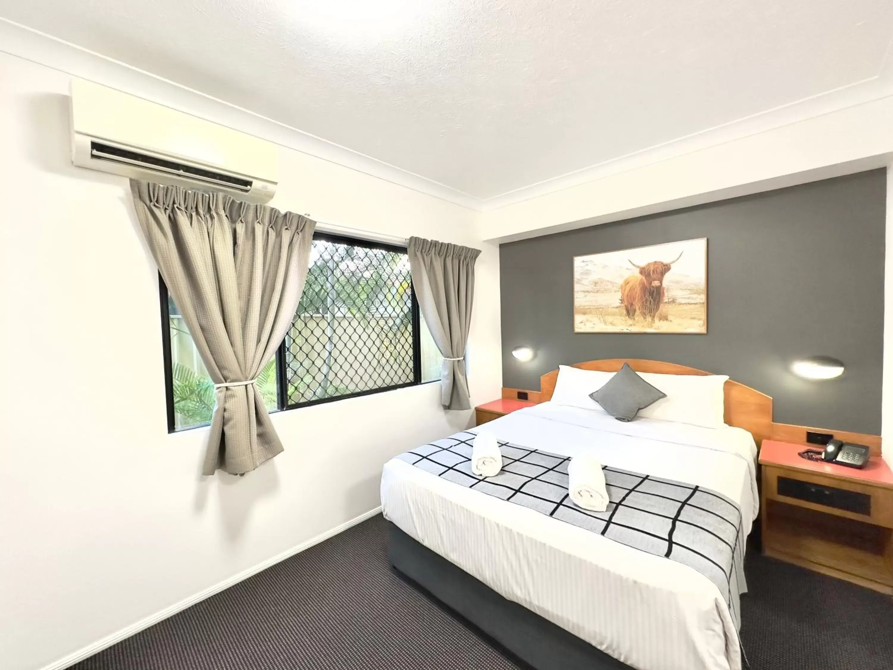 Deluxe Queen Room in Mackay Resort Motel Deluxe Queen Room in Mackay Resort Motel