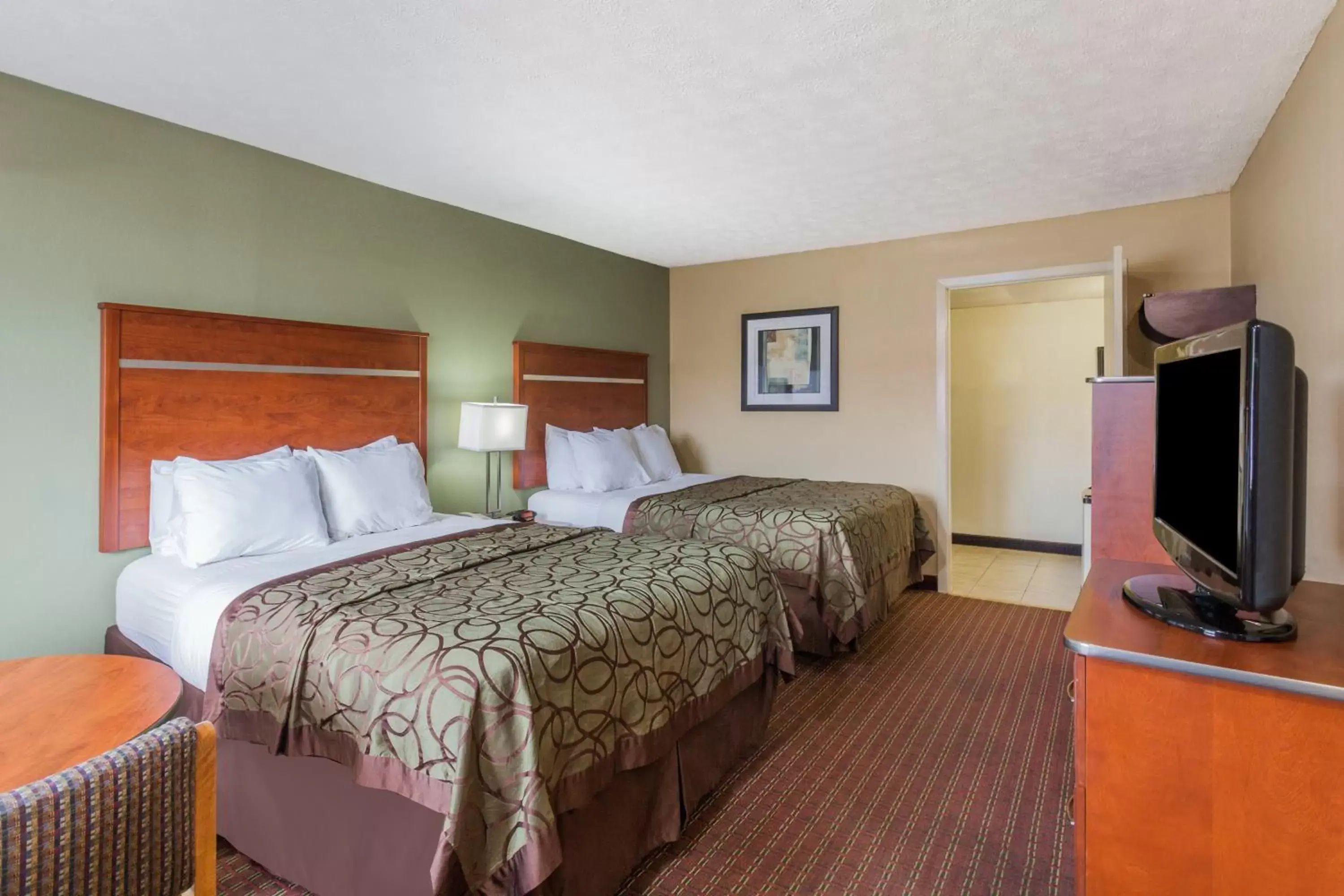 Queen Room with Two Queen Beds - Non-Smoking in Baymont by Wyndham Pigeon Forge near Island Drive Queen Room with Two Queen Beds - Non-Smoking in Baymont by Wyndham Pigeon Forge near Island Drive