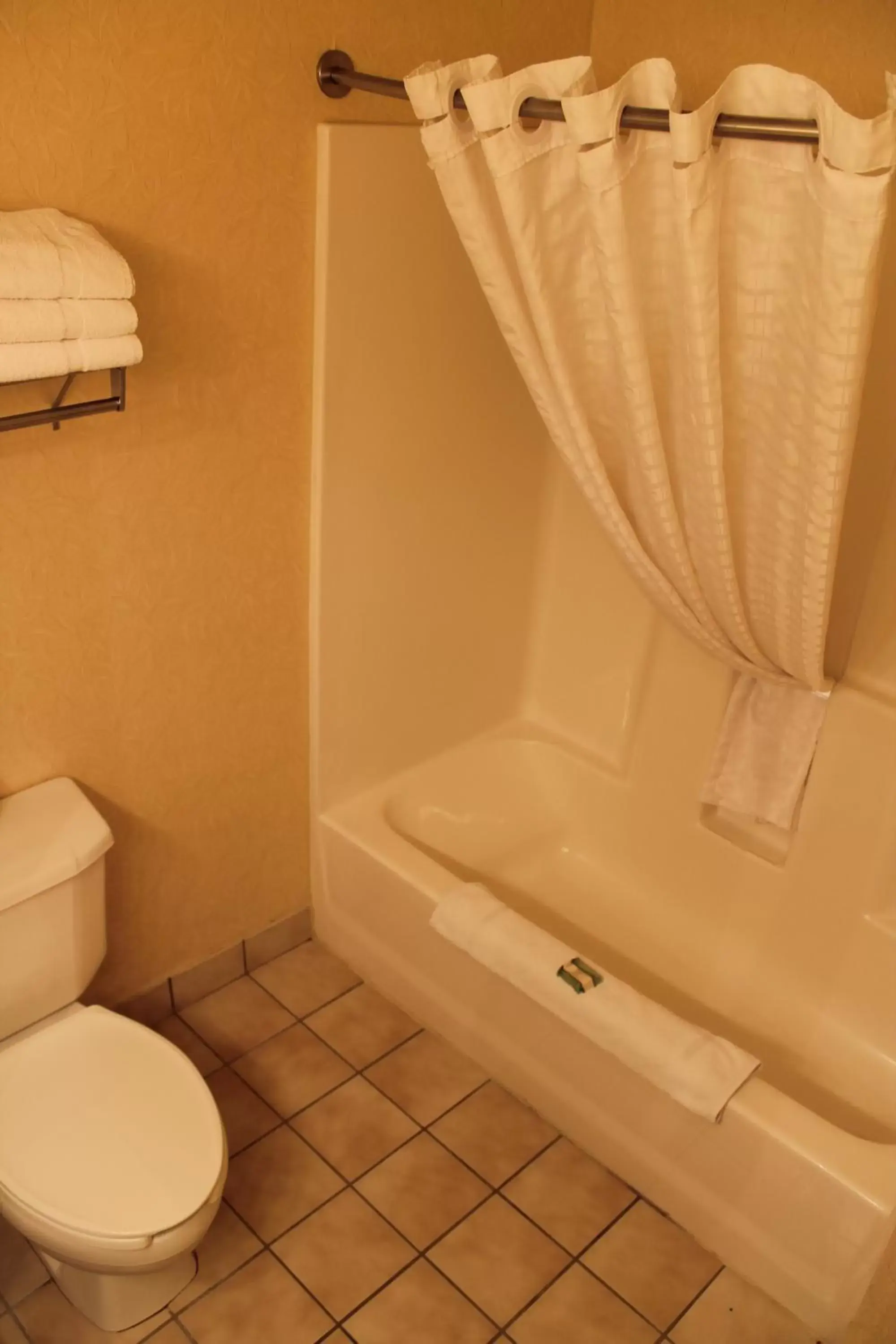 Queen Room with Two Queen Beds in Country Inn & Suites by Radisson, Minneapolis-Shakopee Queen Room with Two Queen Beds in Country Inn & Suites by Radisson, Minneapolis-Shakopee