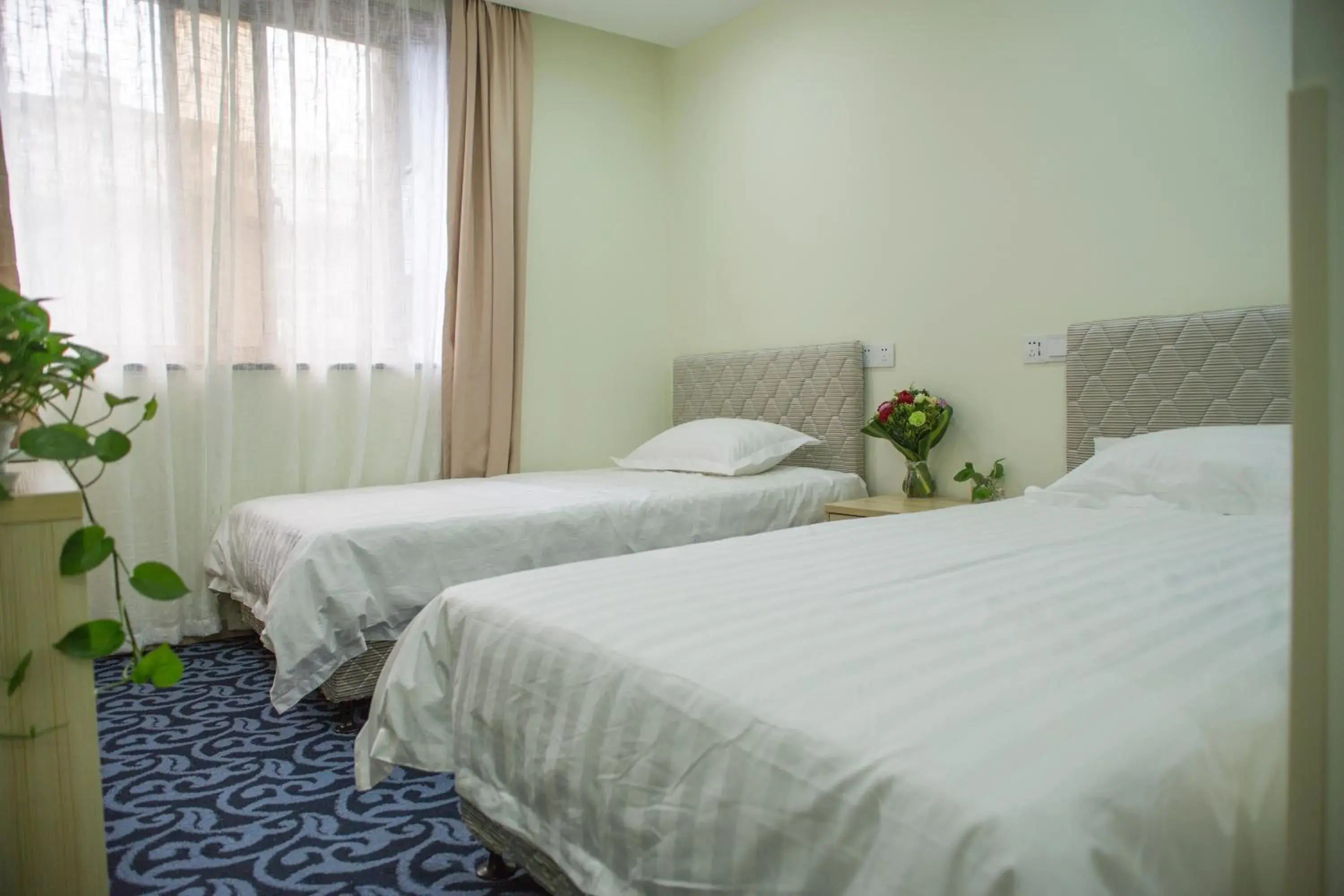 Standard Twin Room in Hangzhou Memory Travel International Hotel-Edge Westlake Standard Twin Room in Hangzhou Memory Travel International Hotel-Edge Westlake