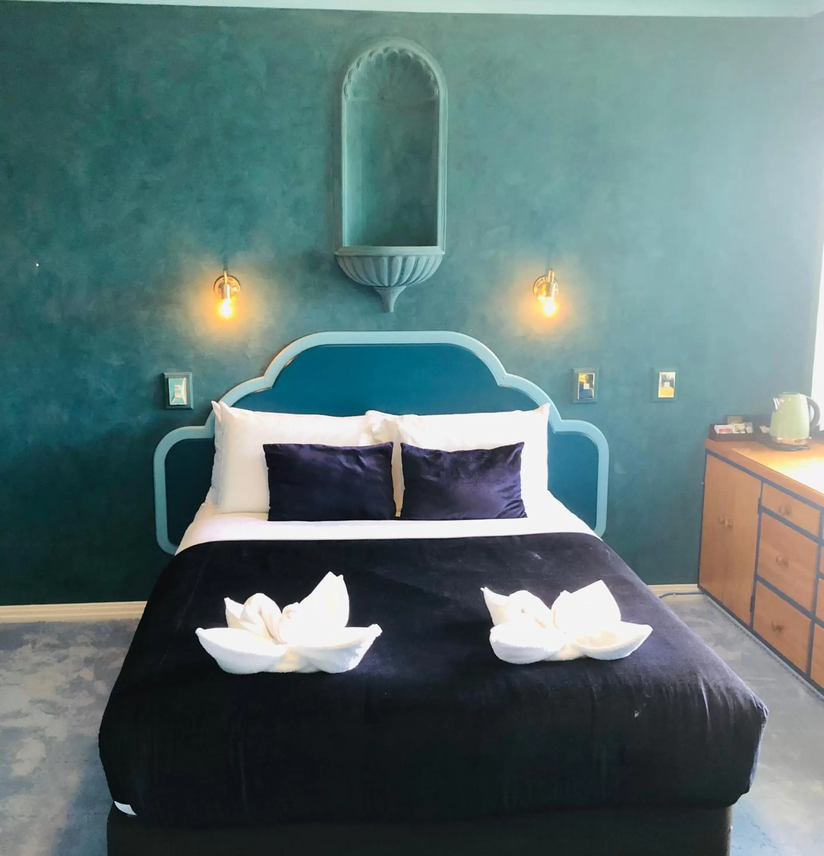 Upstairs Queen Room with bath (Guest House) in PURE Motel & Pure Guest House Upstairs Queen Room with bath (Guest House) in PURE Motel & Pure Guest House