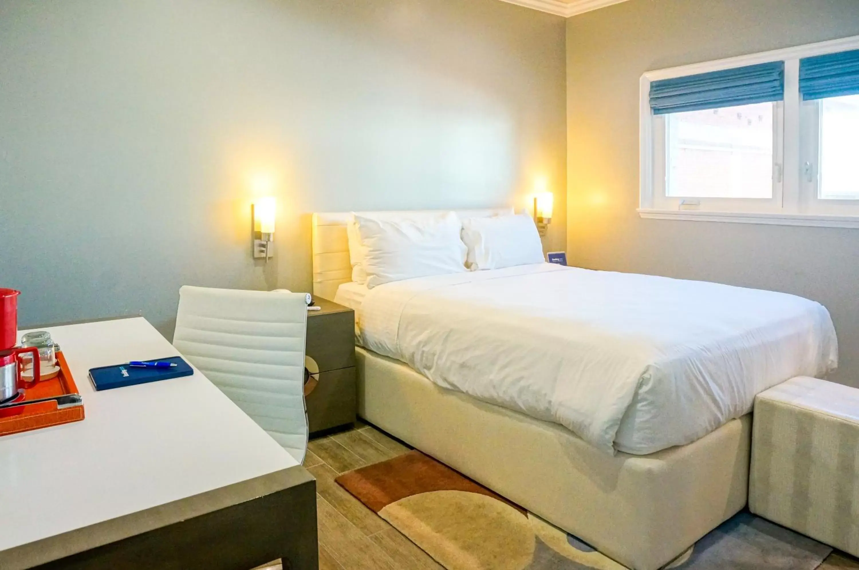 Family Suite in Balboa Inn, On The Beach At Newport Family Suite in Balboa Inn, On The Beach At Newport