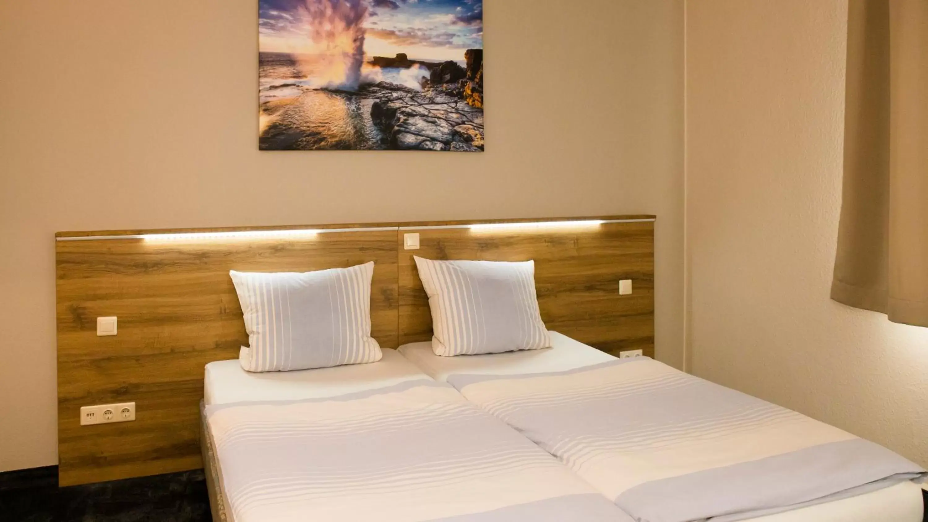 Photo of the whole room, Bed in Hotel-Restaurant Europäischer Hof Photo of the whole room, Bed in Hotel-Restaurant Europäischer Hof