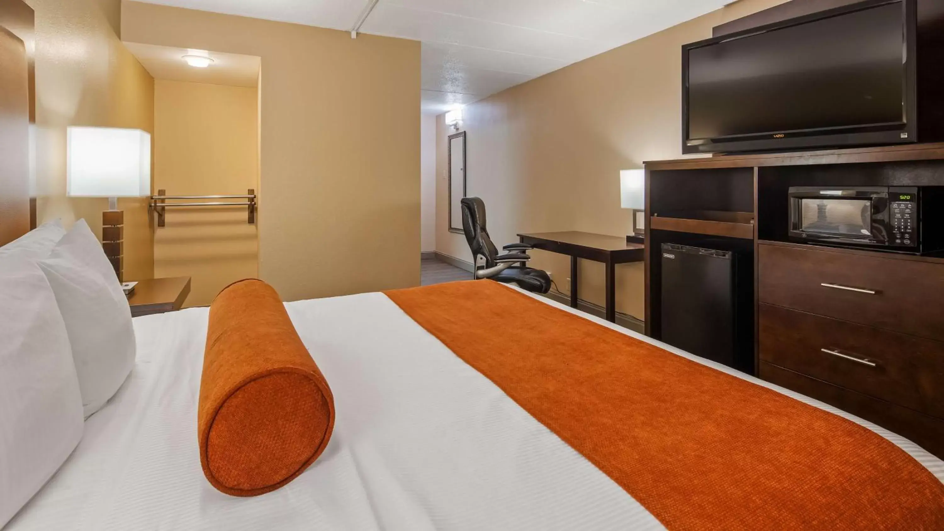 King Room with Bath Tub - Disability Access in Best Western Crossroads Of The Bluffs King Room with Bath Tub - Disability Access in Best Western Crossroads Of The Bluffs